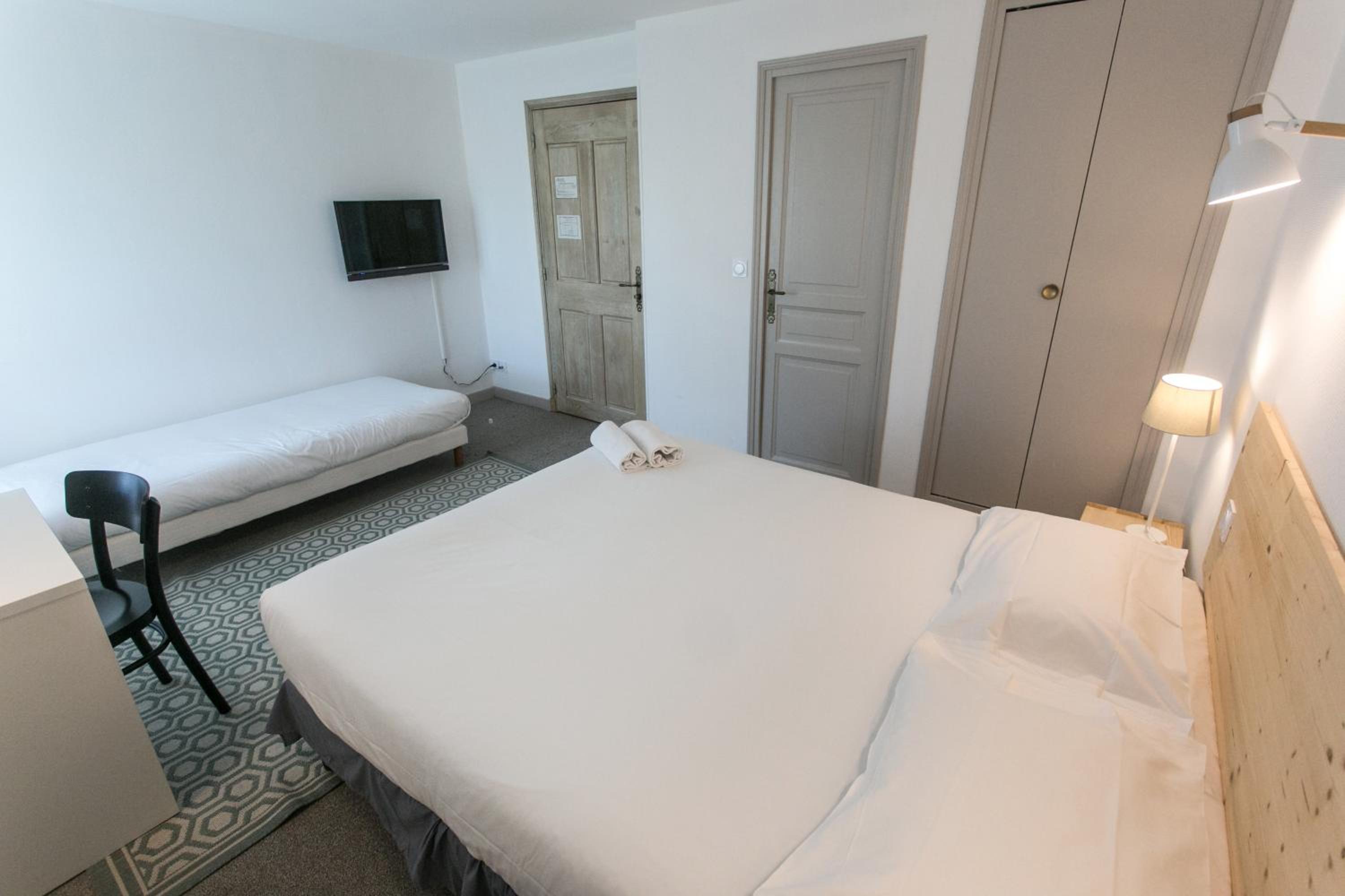 Triple Room (No air-conditioning)