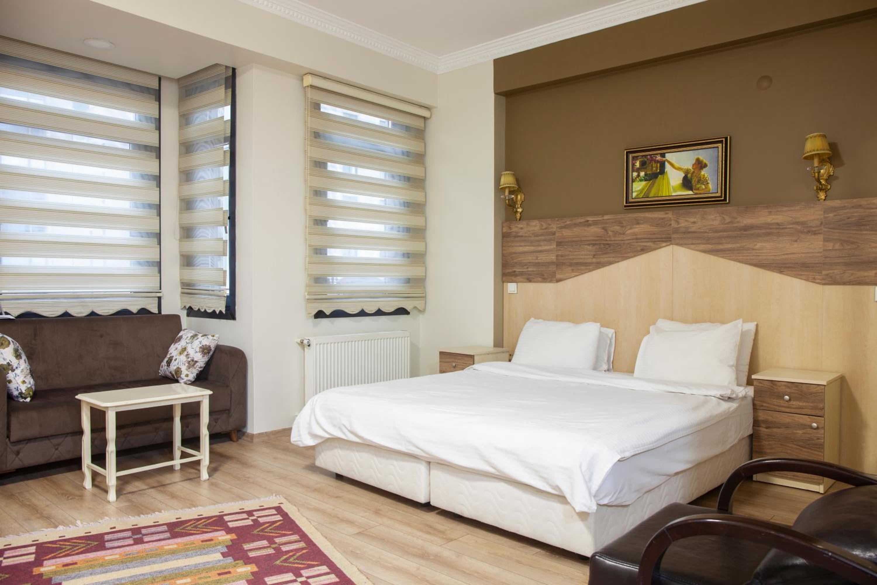 Studio Apartment photo 1