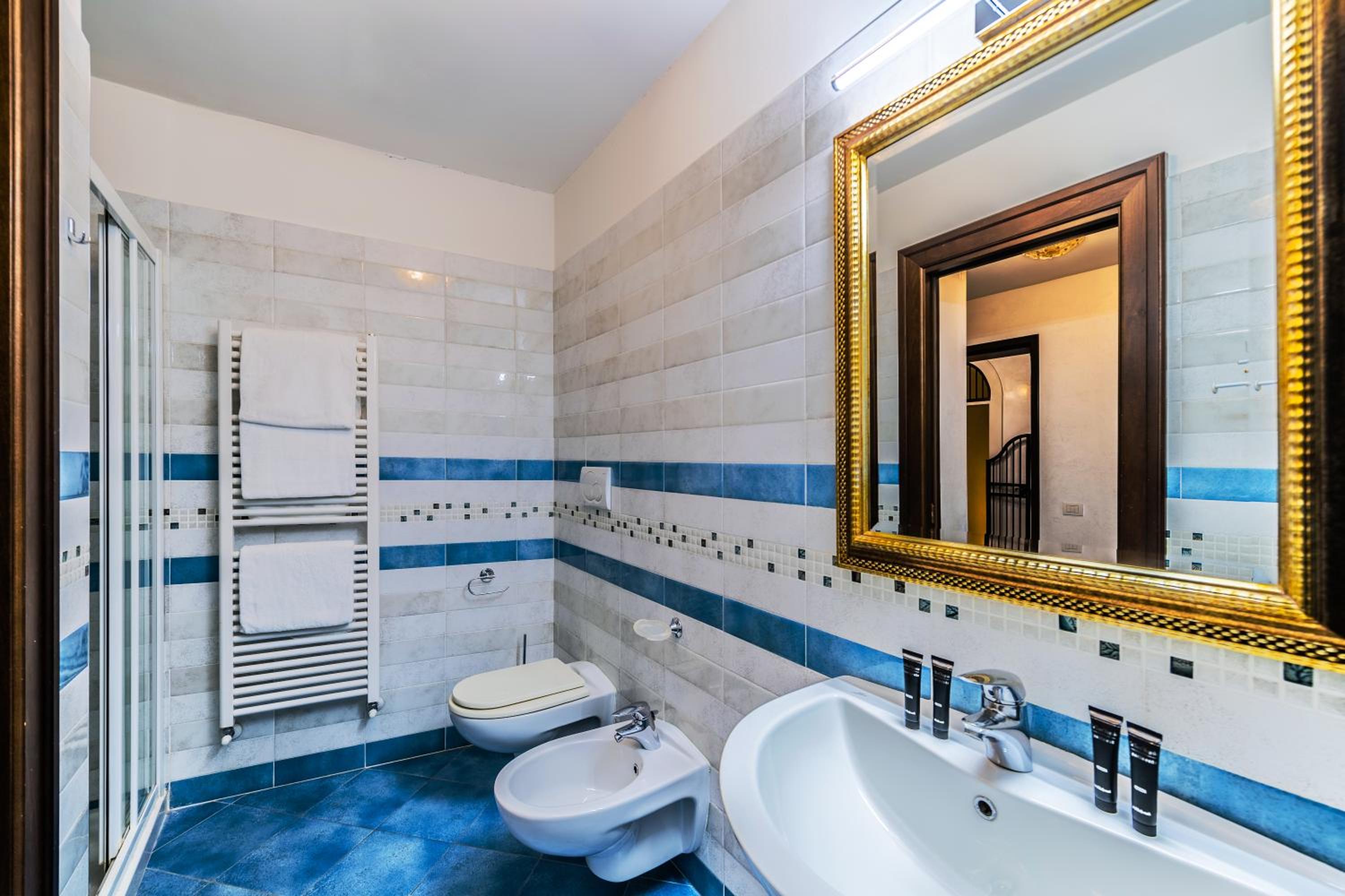 One-Bedroom Apartment with Balcony photo 3