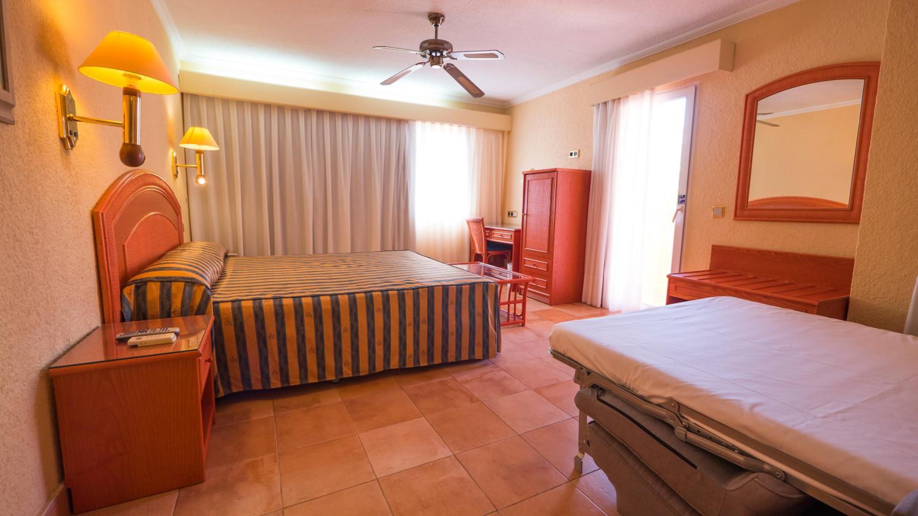 Habitación Doble con Cama Extra (3 Adultos)