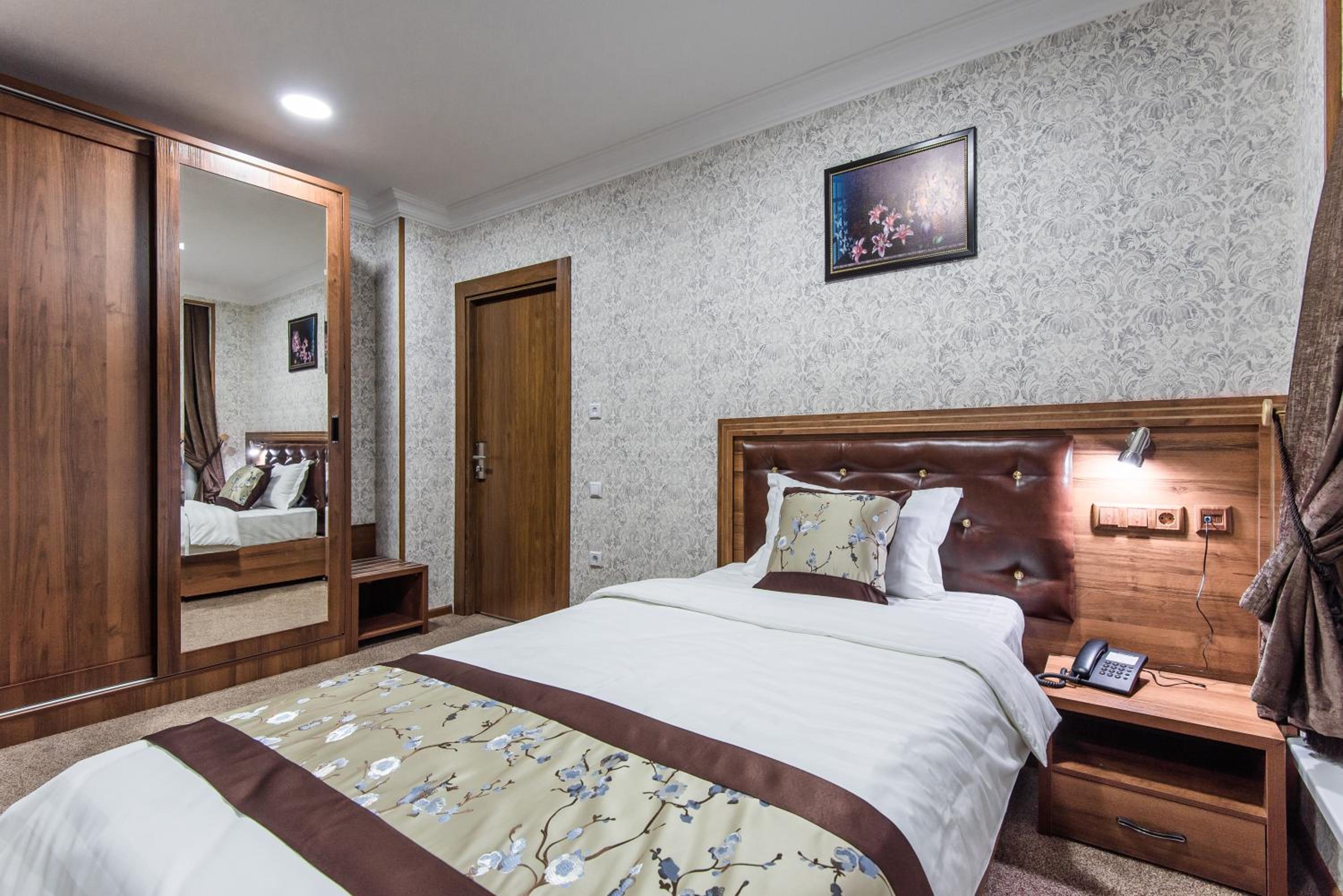 Single Room with Bathroom photo 1
