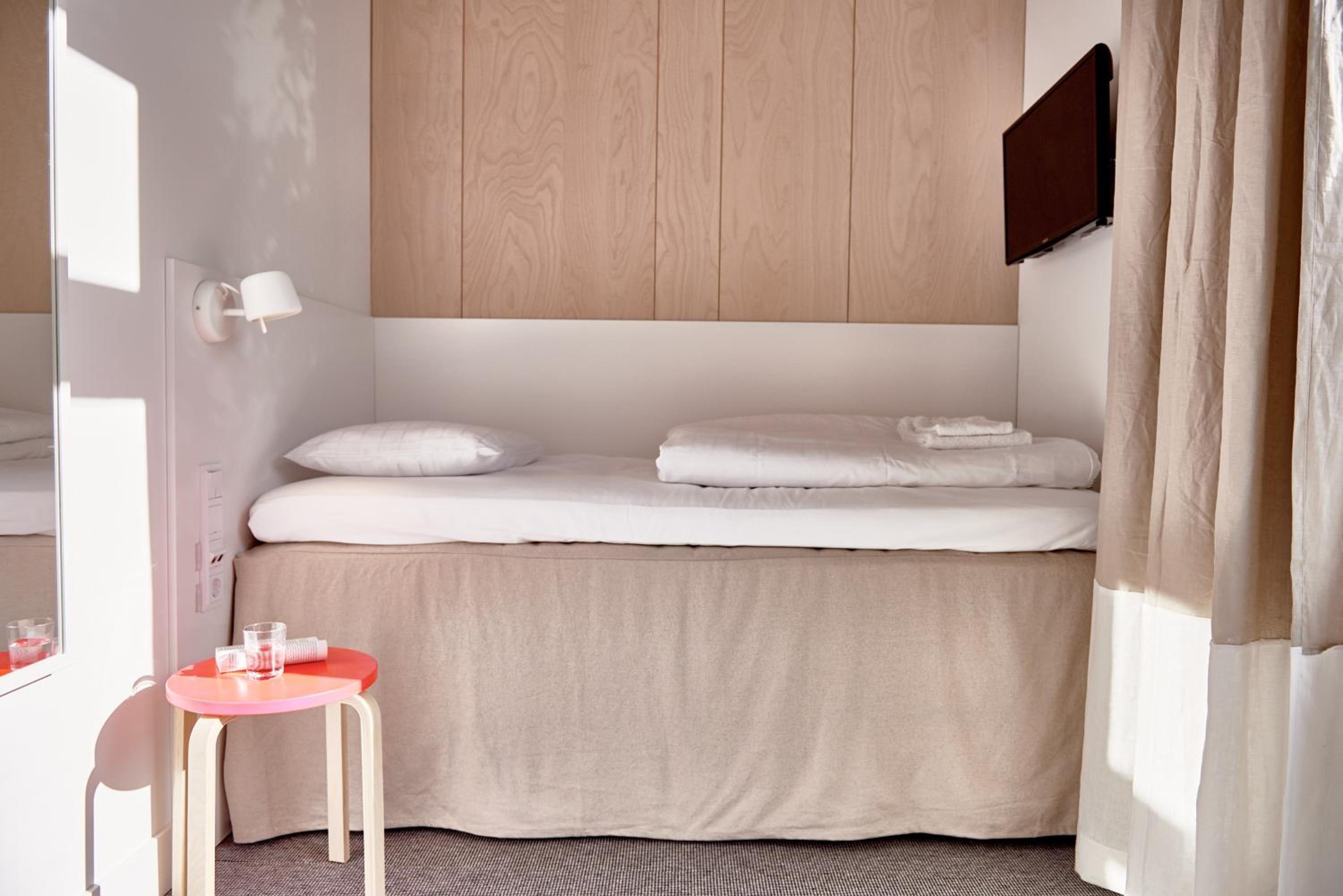 Cabin Room with Shared Bathroom photo 1
