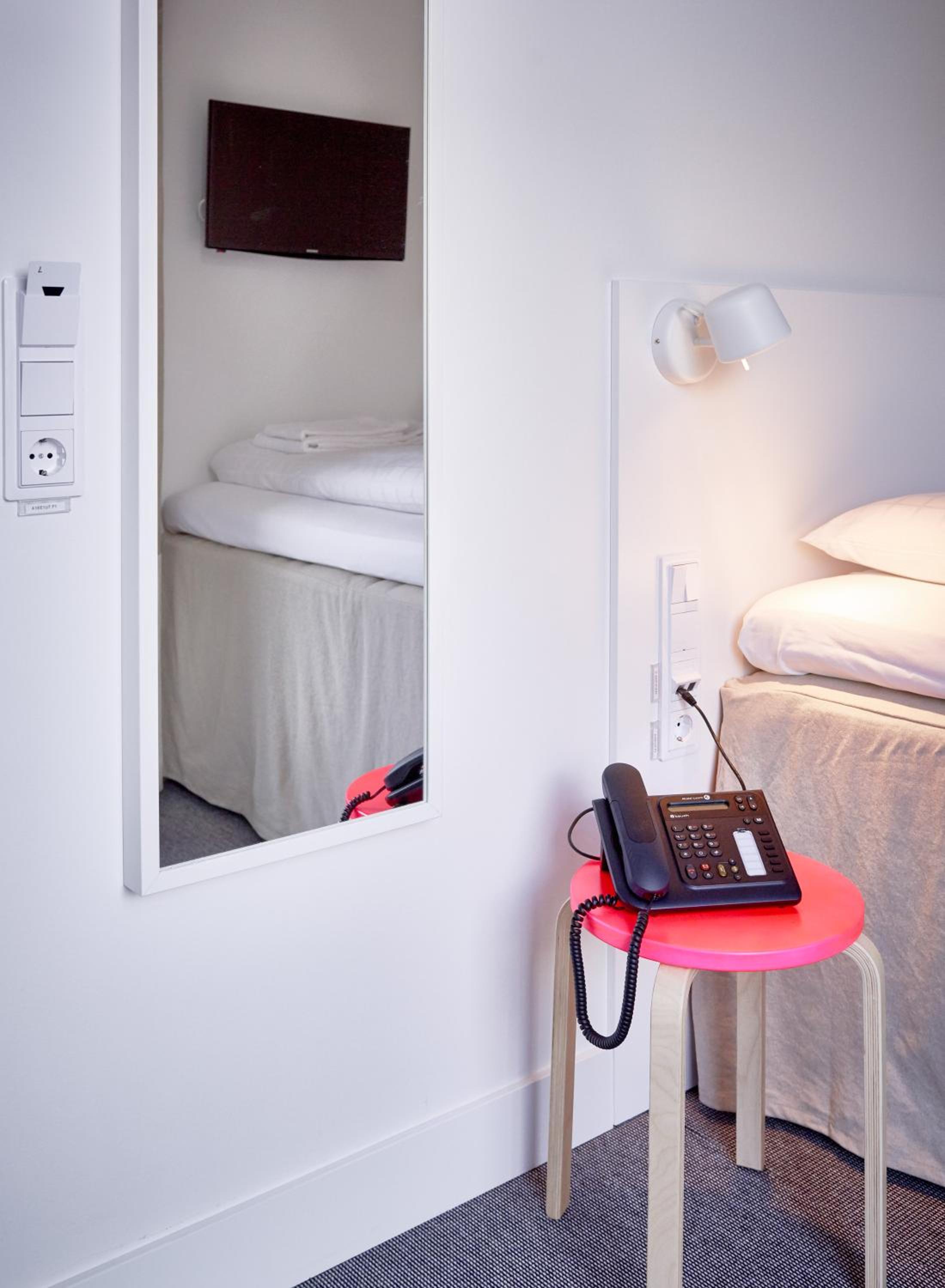 Cabin Room with Shared Bathroom photo 3