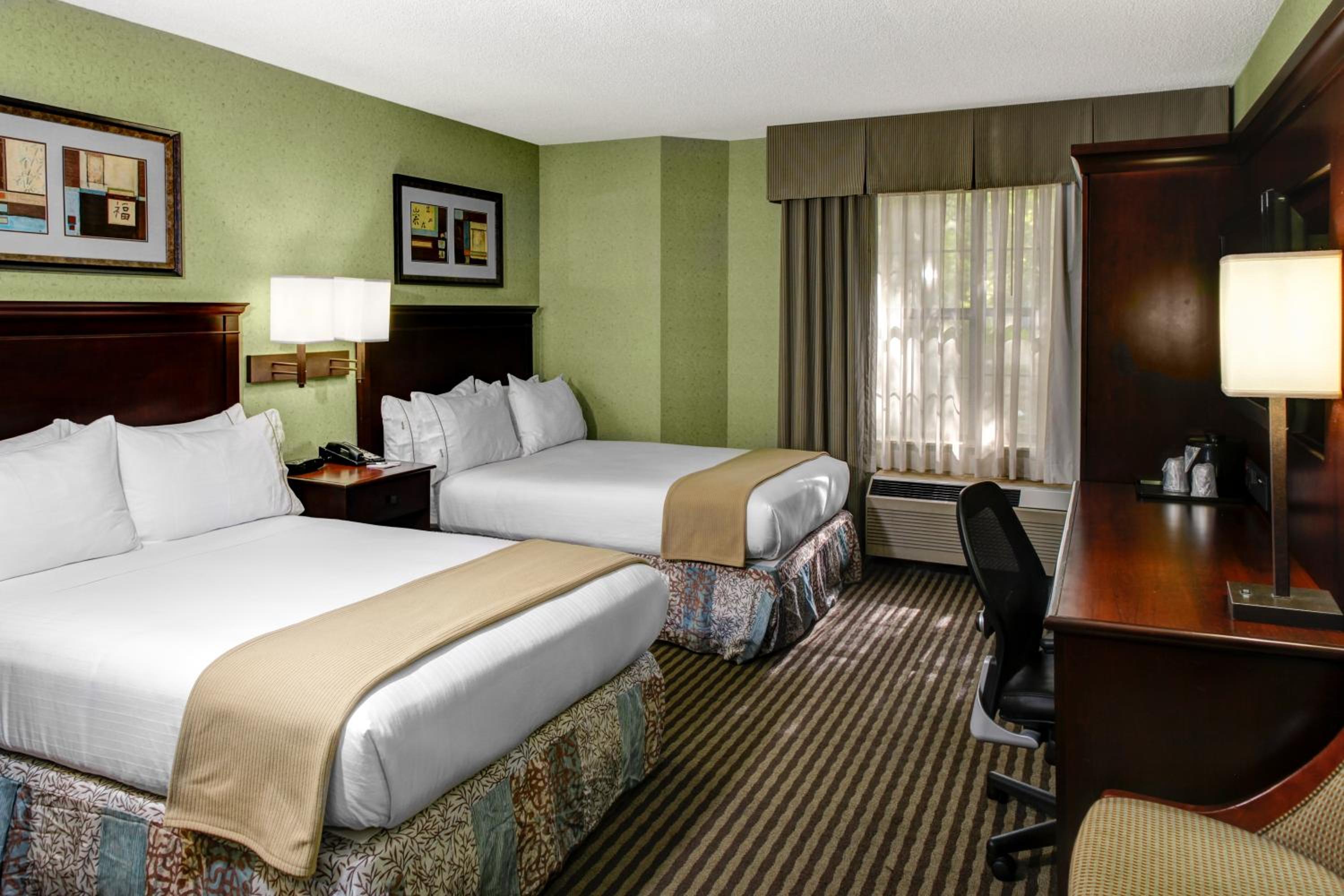 Standard Double Room with Two Double Beds - Communications Access - Photo 2
