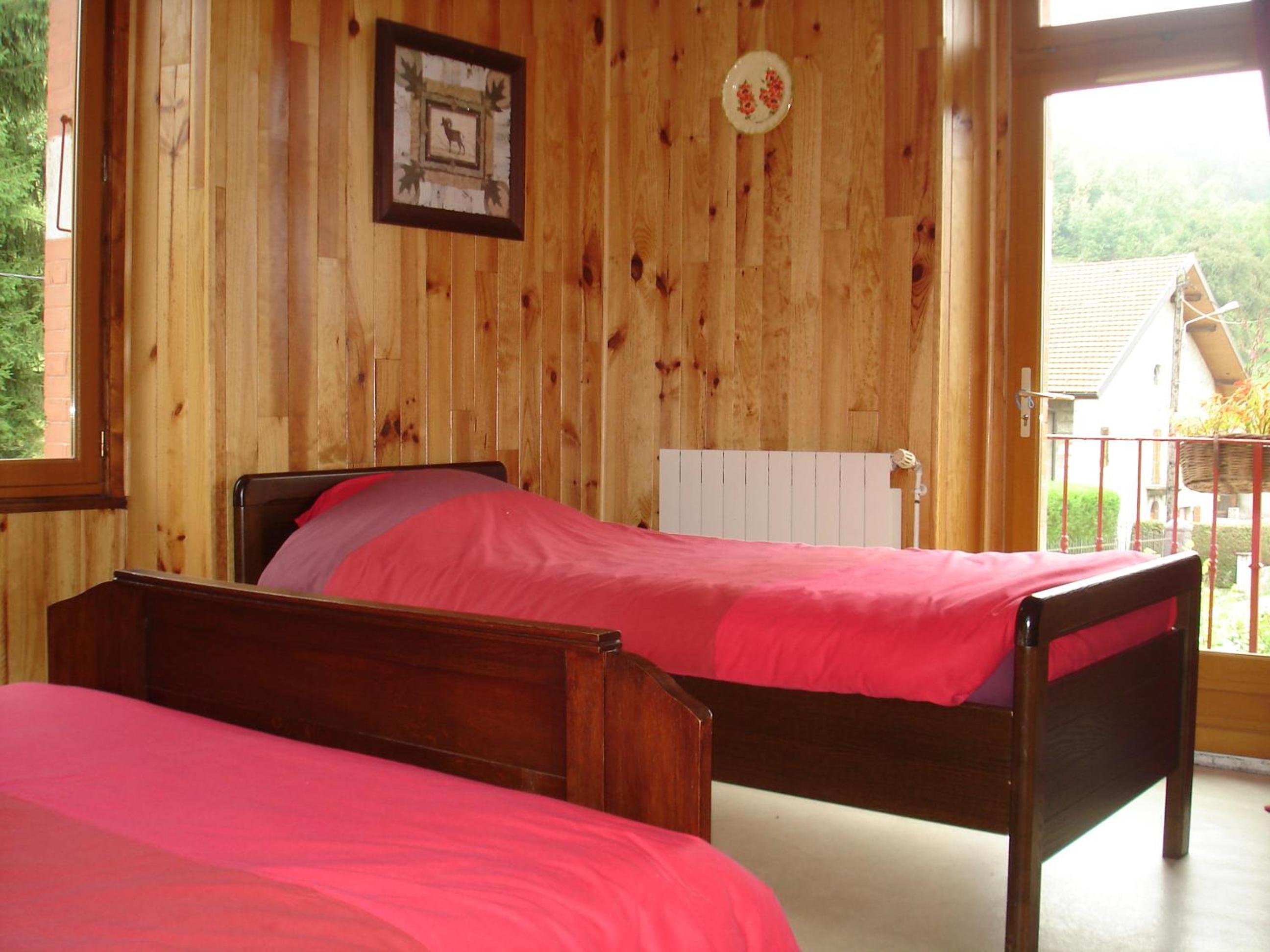 Basic Triple Room with Shared Bathroom photo 2