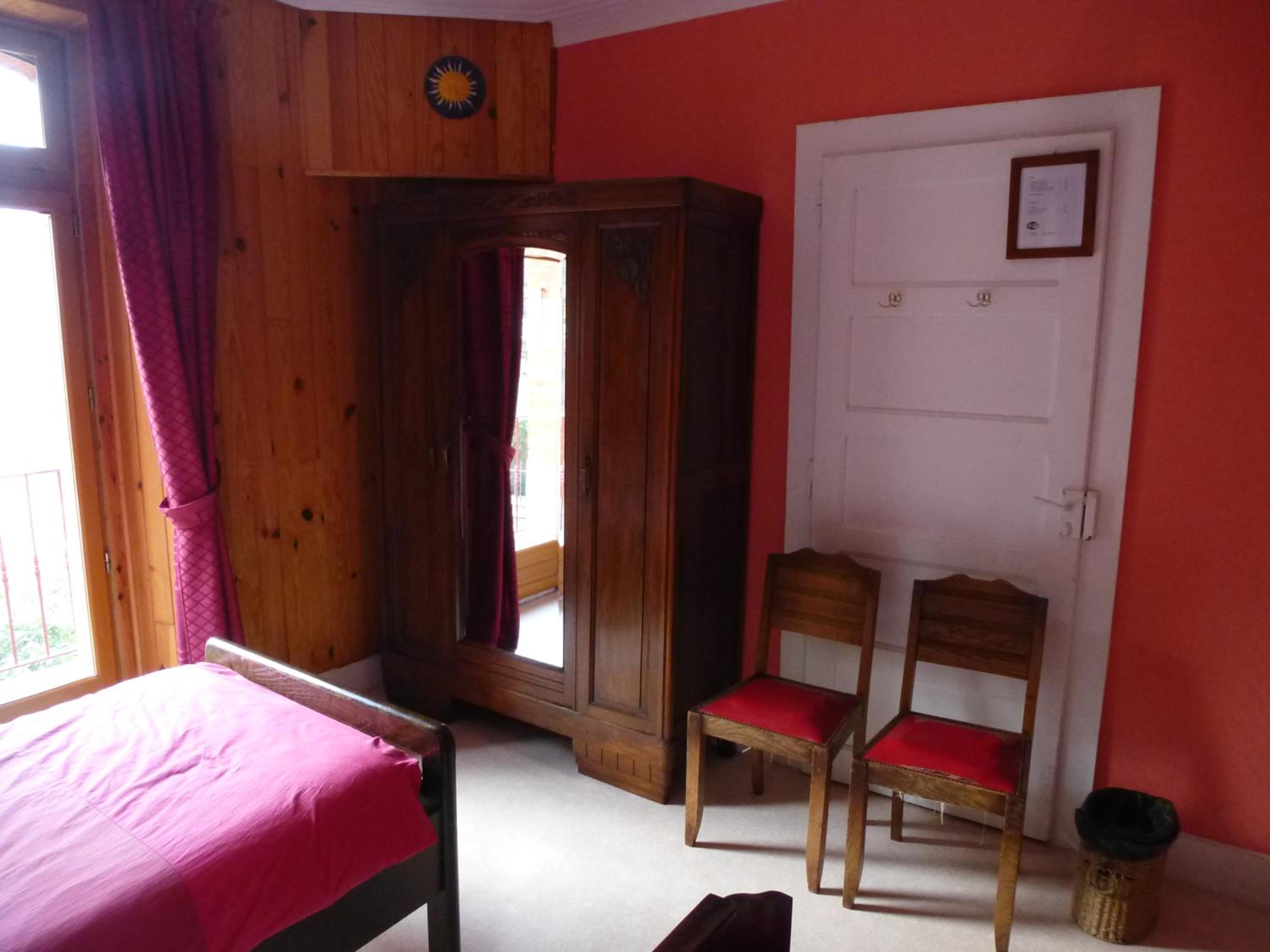Basic Triple Room with Shared Bathroom photo 1