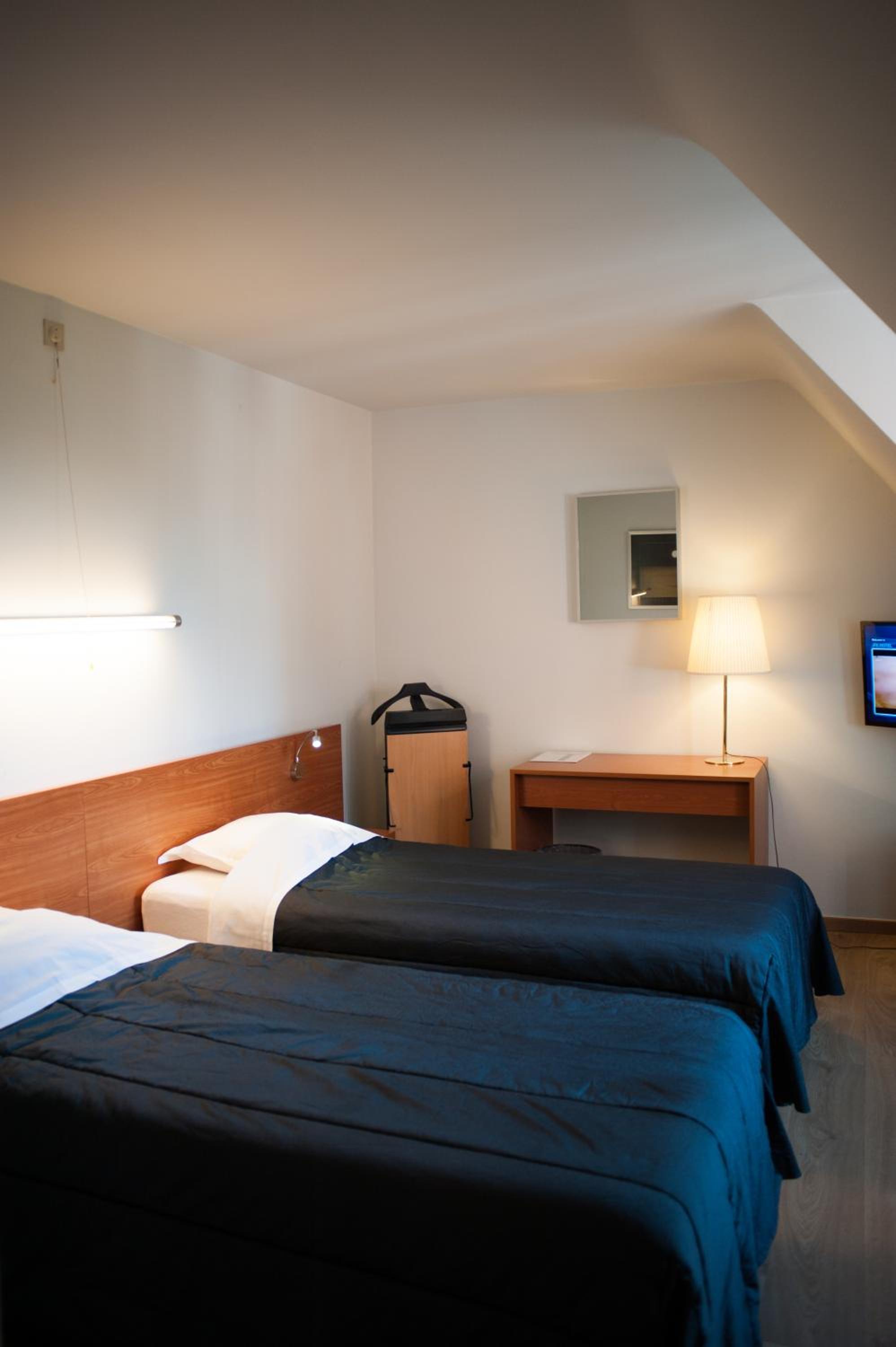 Deluxe Room - Photo 4