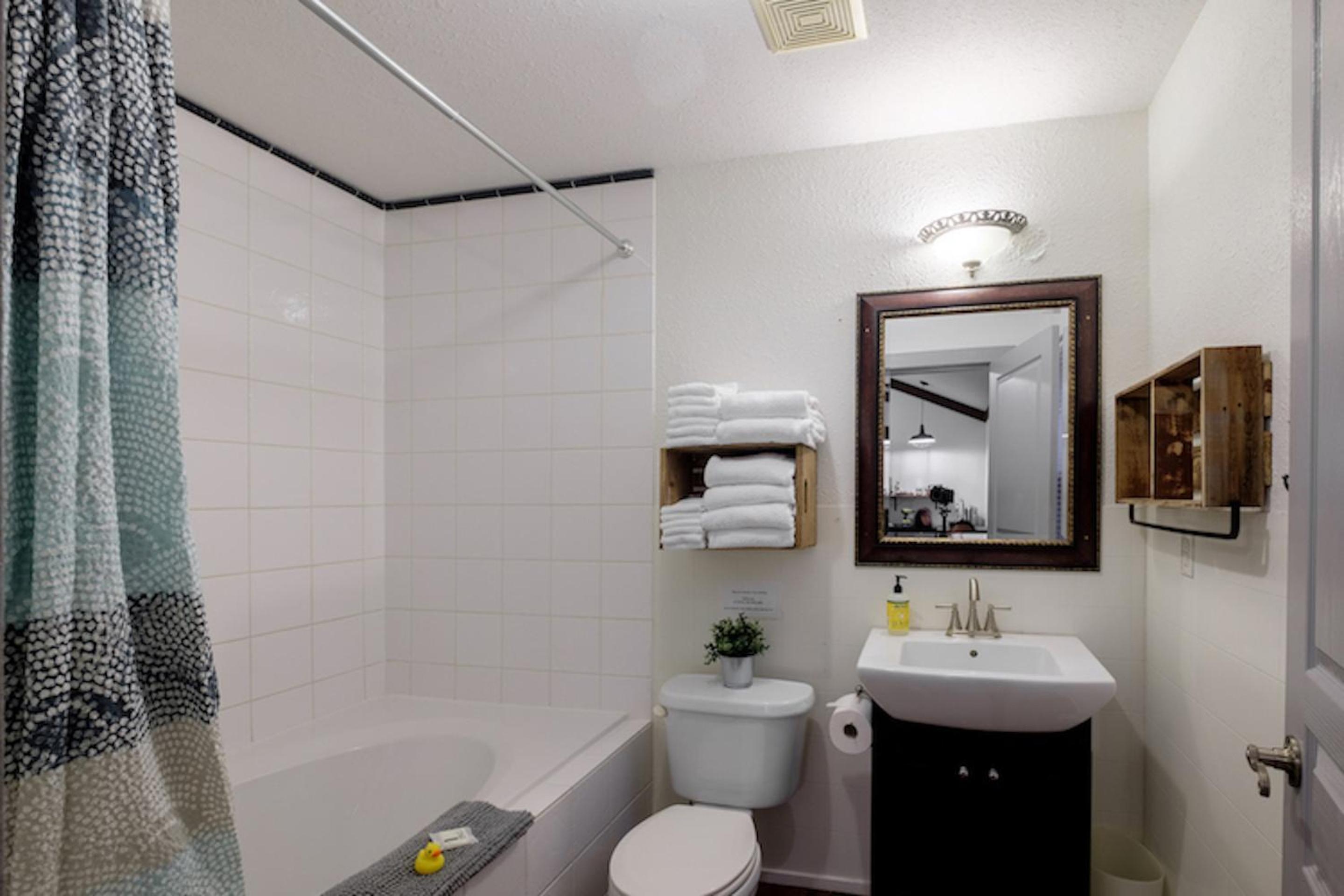 One-Bedroom Cottage with Loft photo 1