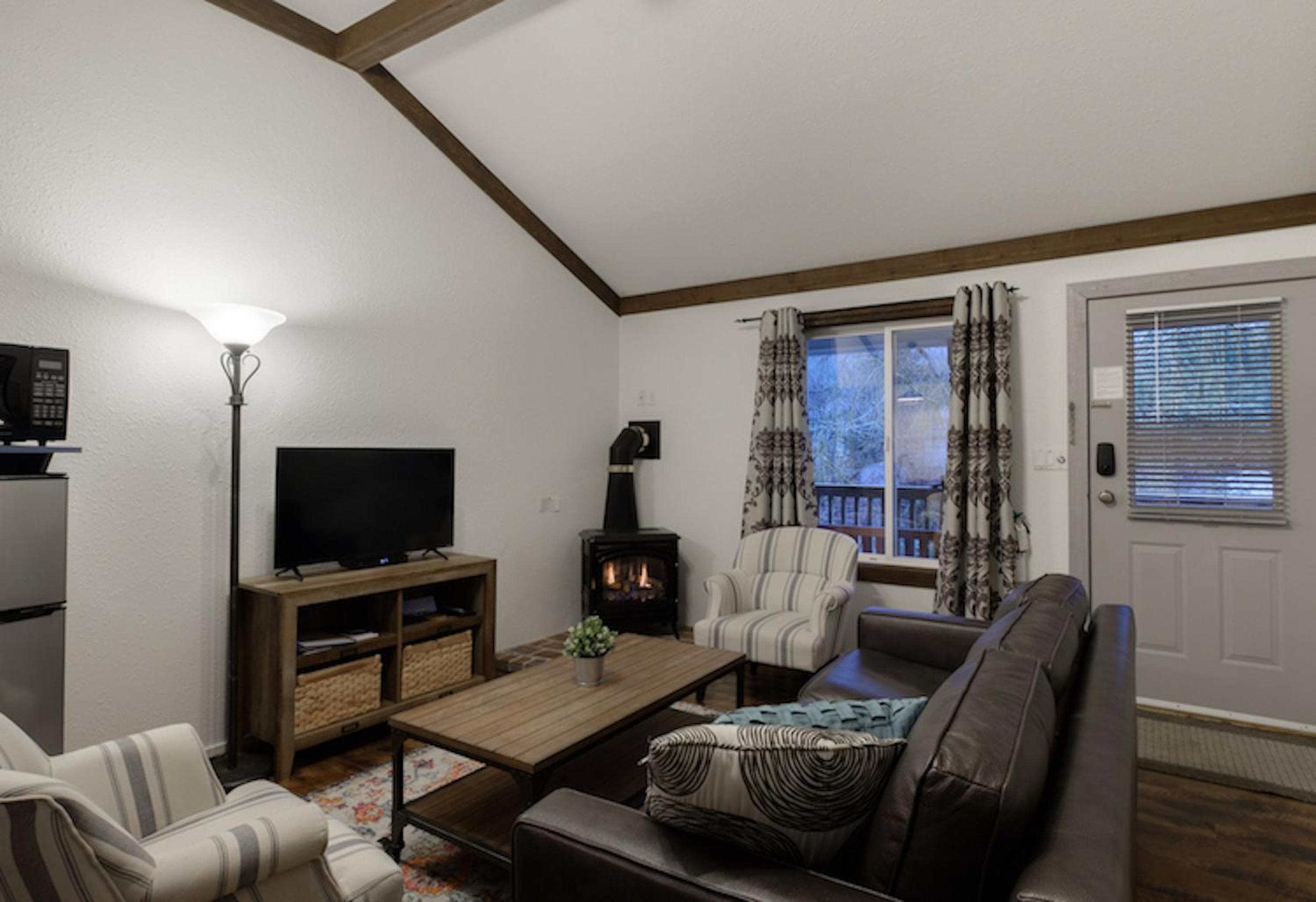 One-Bedroom Cottage with Loft photo 2