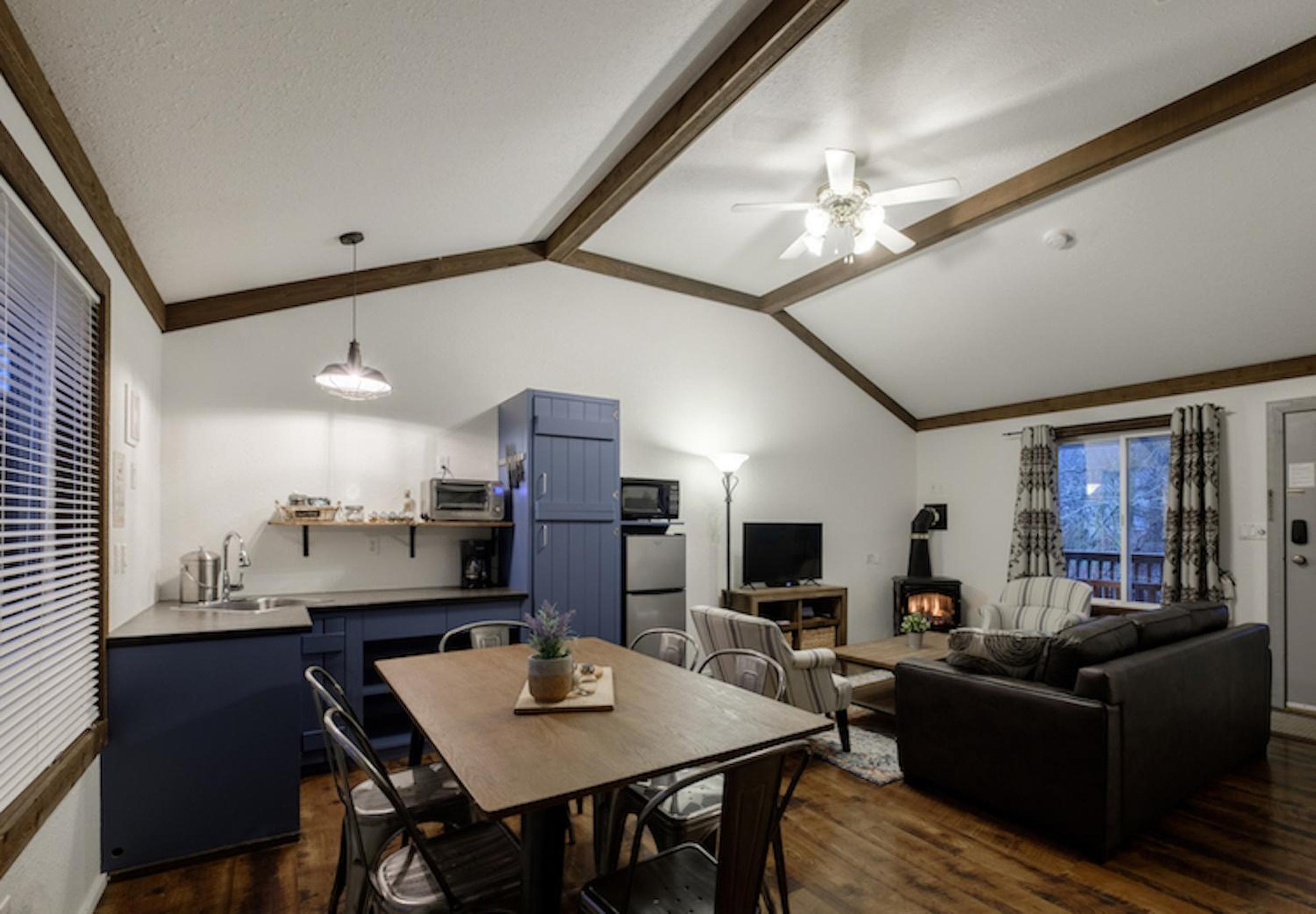 One-Bedroom Cottage with Loft photo 3