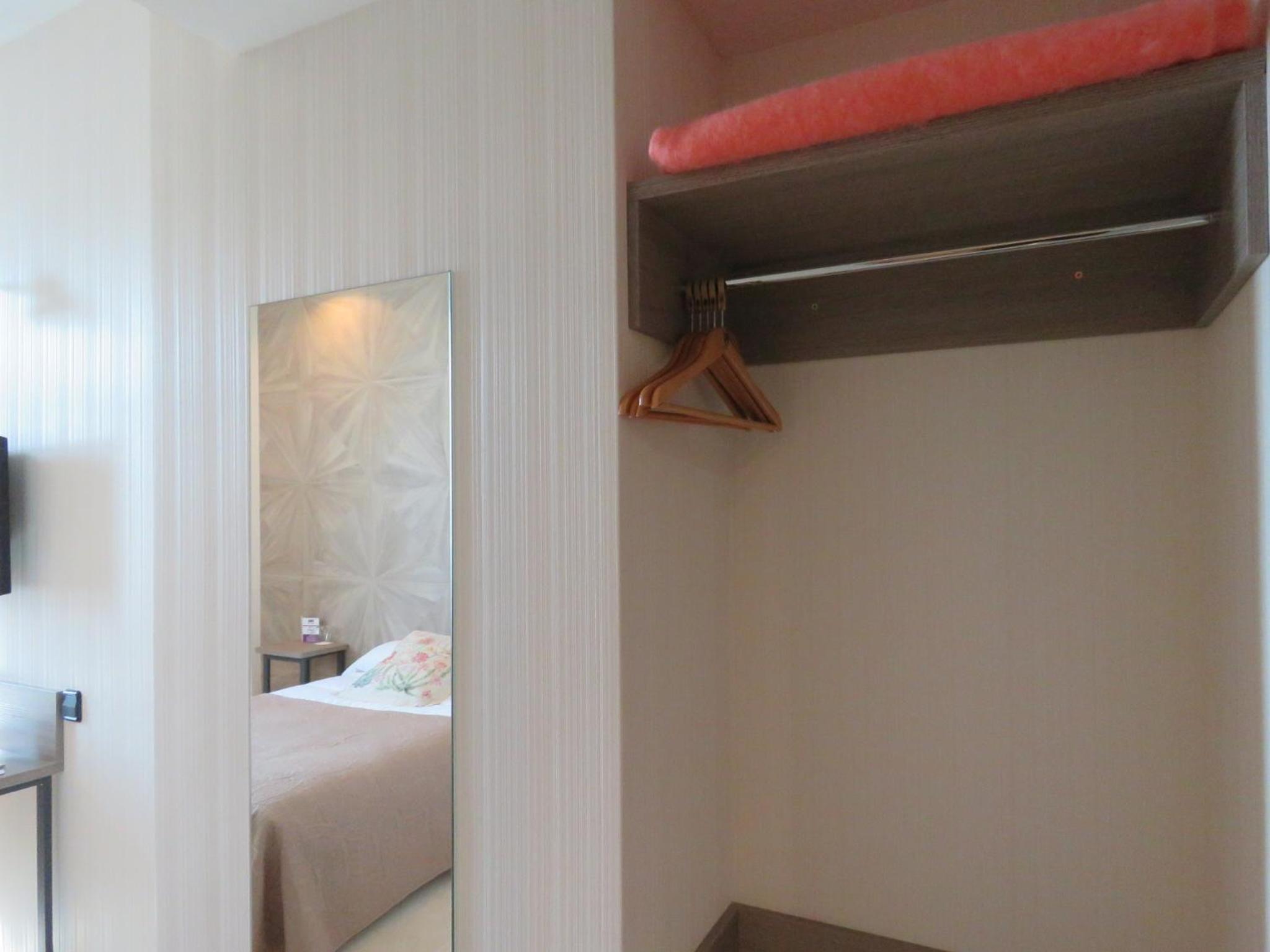 Twin Room - Photo 8