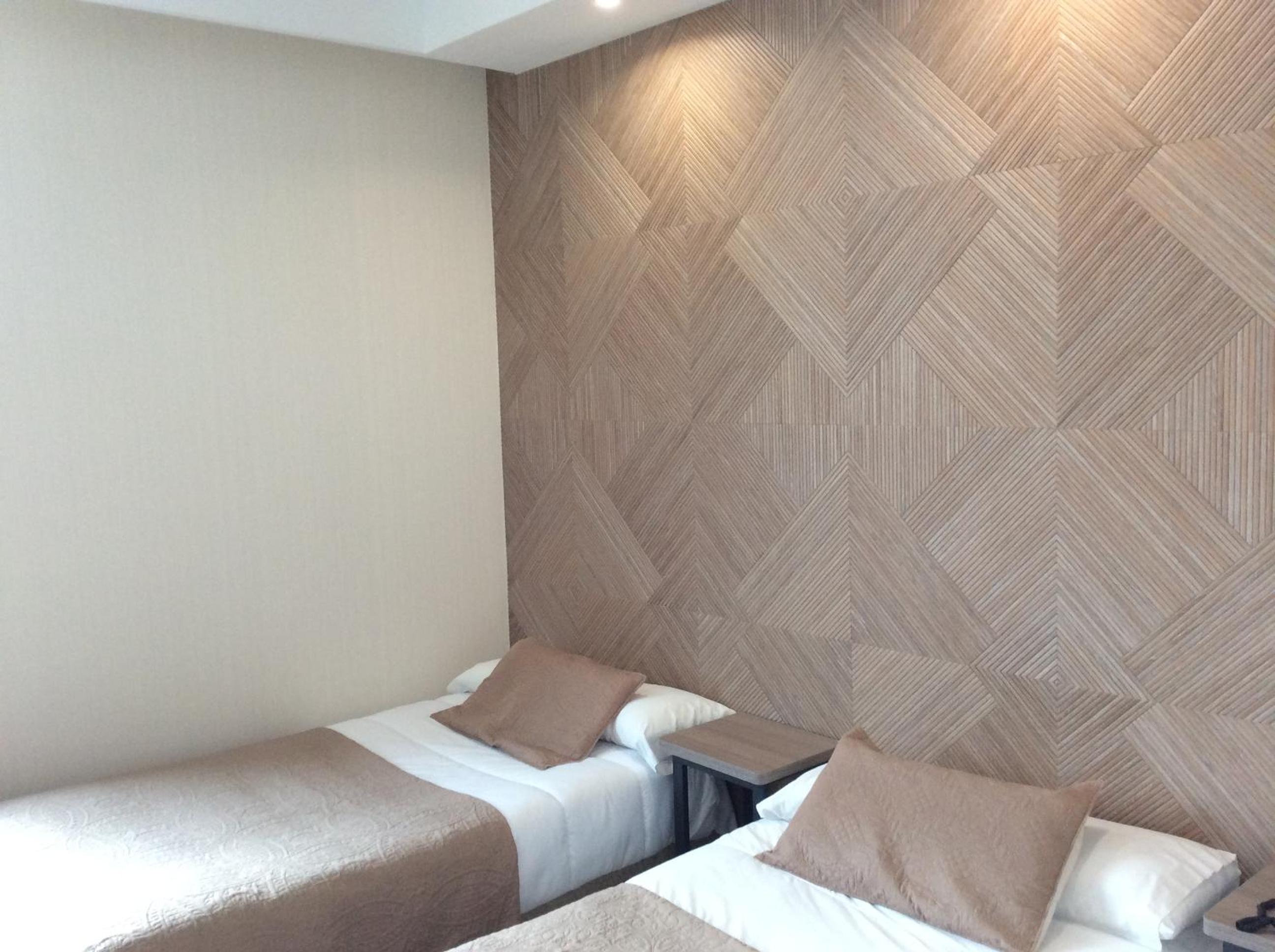 Twin Room - Photo 18