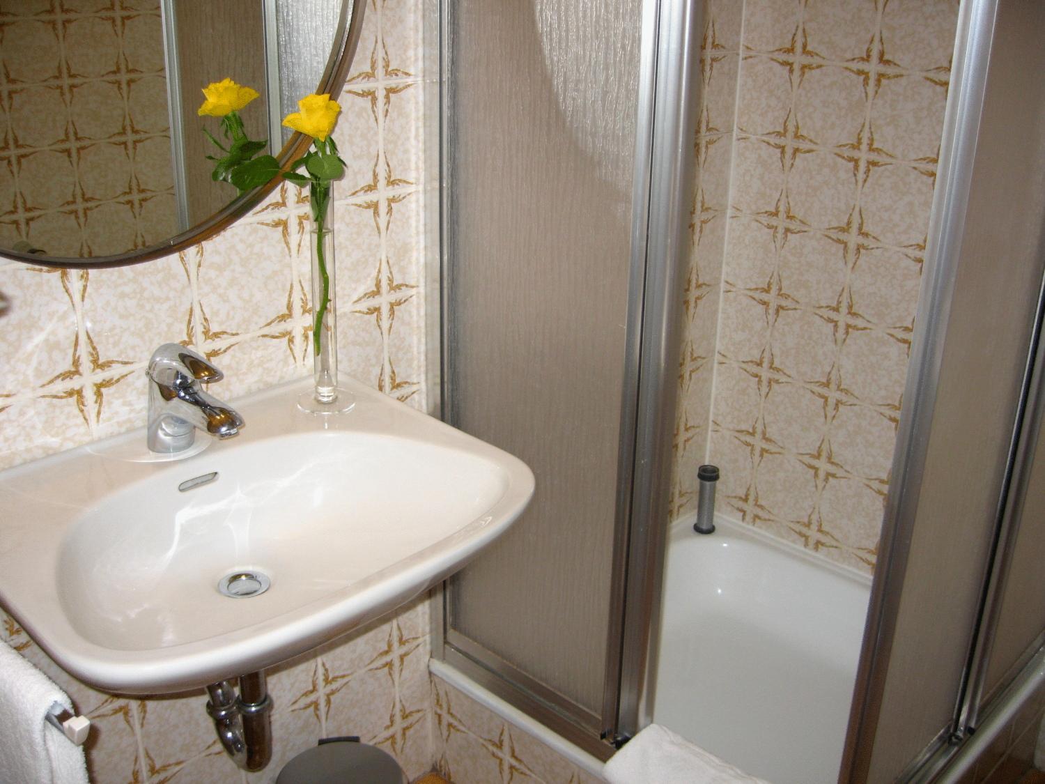 Double Room - Photo 6