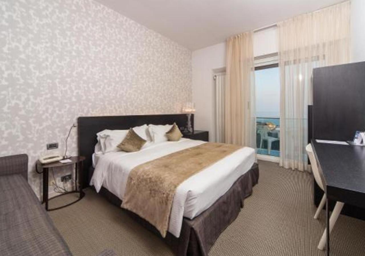 Deluxe Triple Room with Sea View - Photo 2