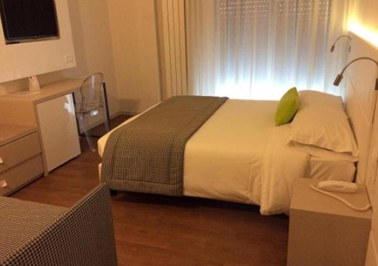 Deluxe Triple Room with Sea View - Photo 6