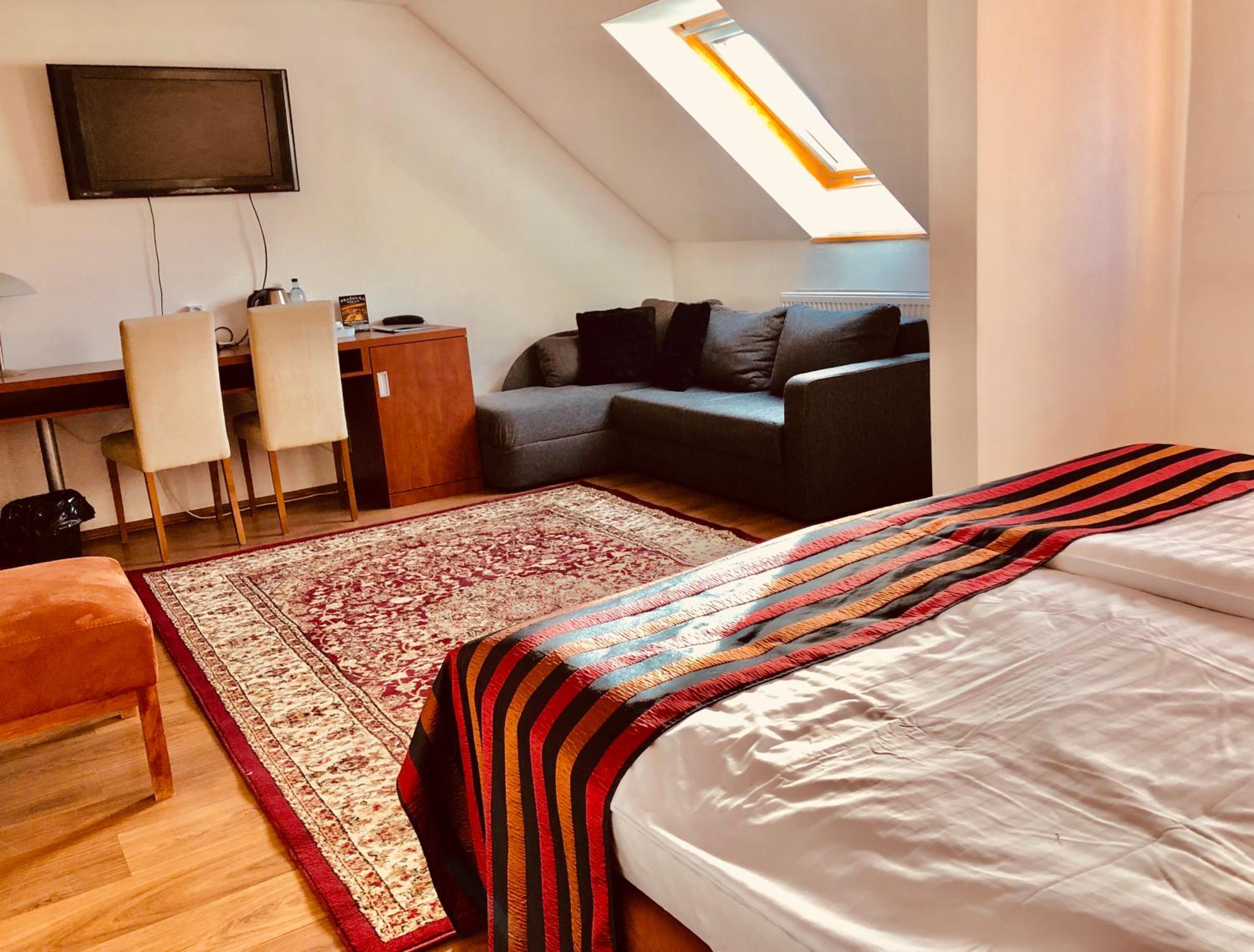 Standard Double Room with 2 Extra Beds - Photo 19