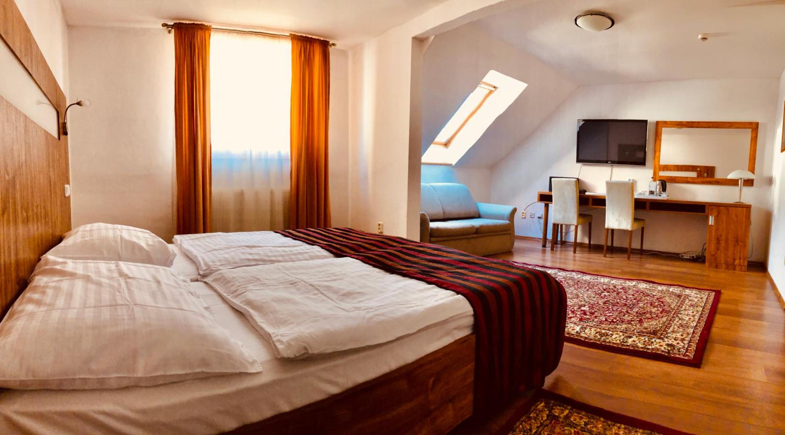 Standard Double Room with 2 Extra Beds - Photo 30