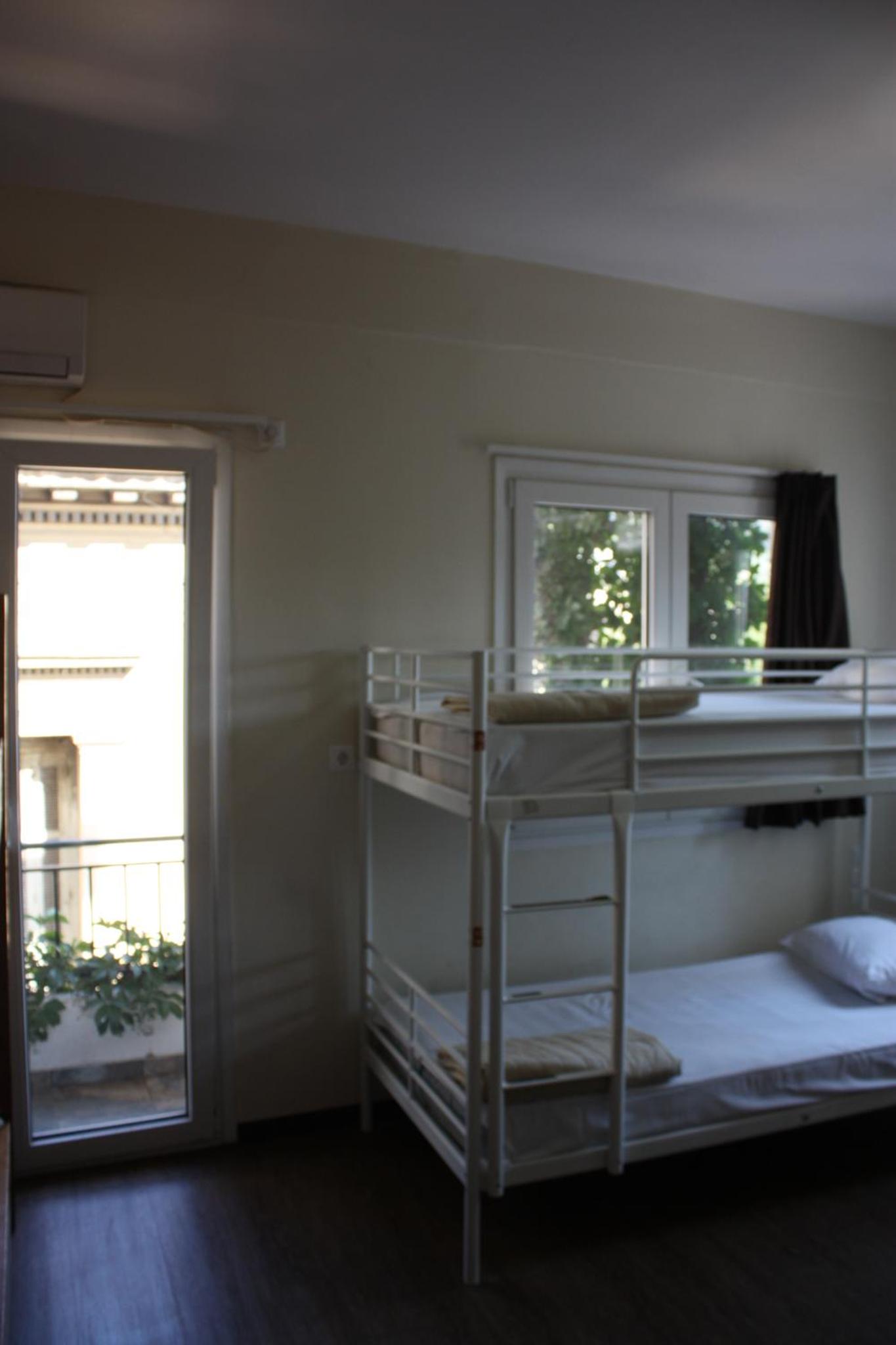 Bed in 6-Bed Mixed Dormitory Room with Bathroom