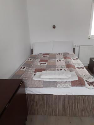 Quadruple Room with Private Bathroom - Photo 1