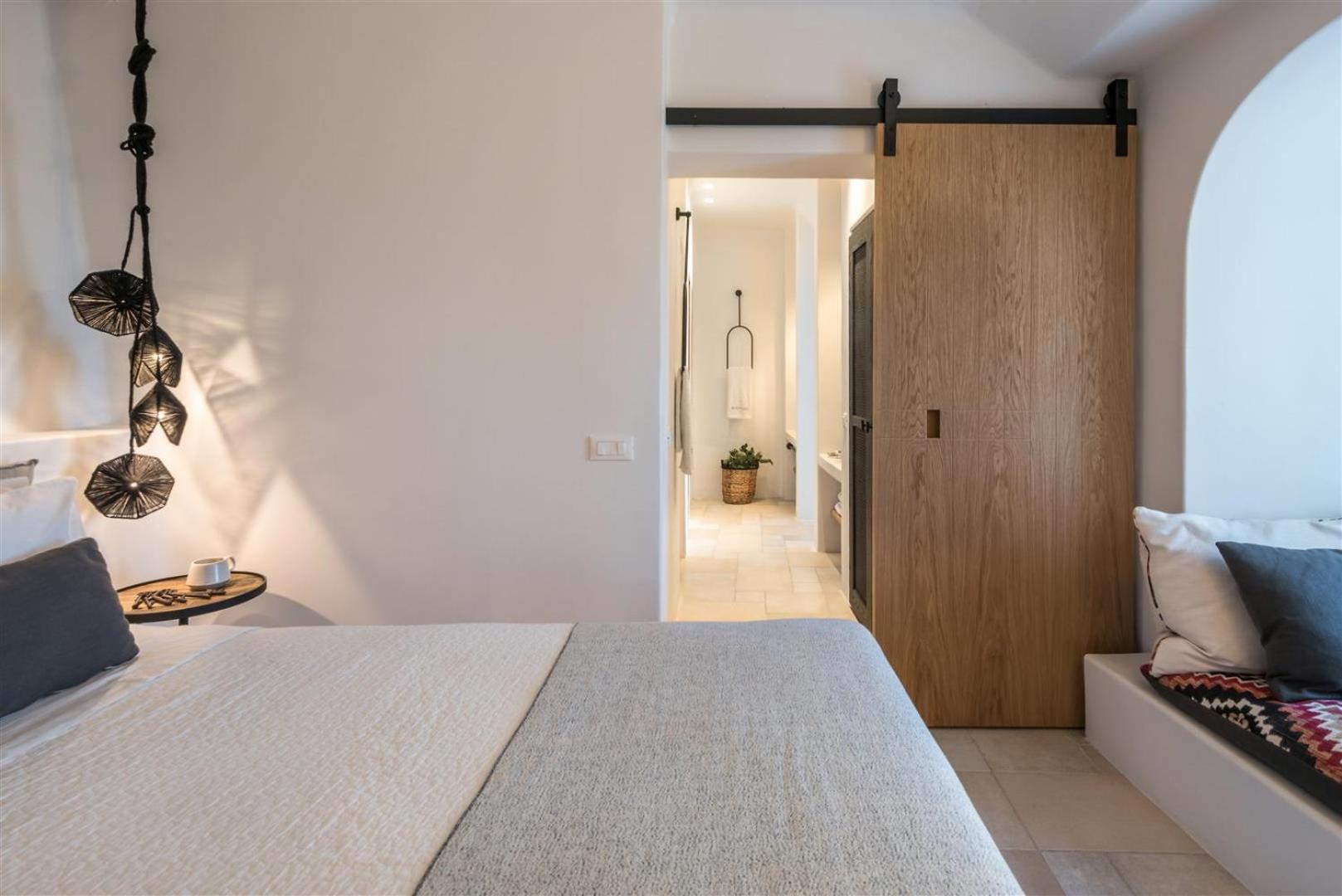 Senior Suite with Caldera View photo 2