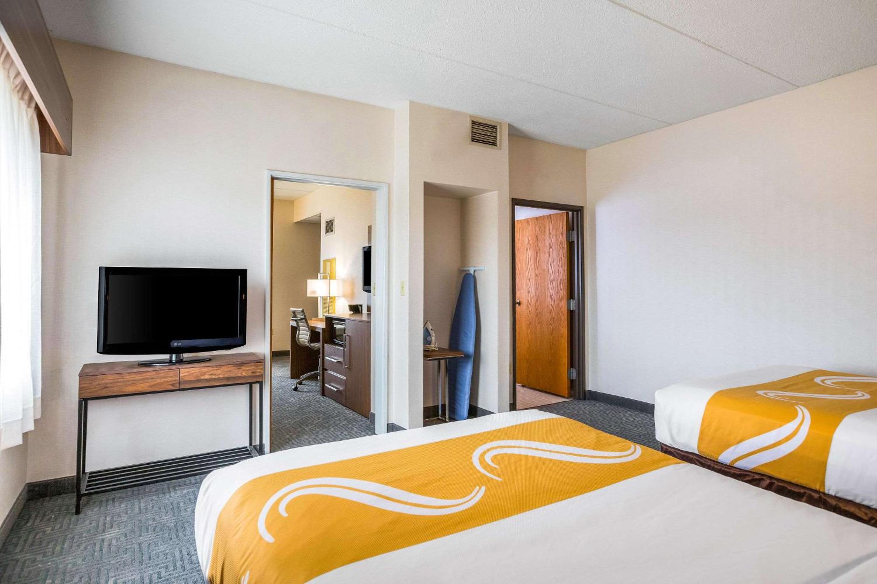 Double Room with Two Double Beds - Accessible/Non-Smoking - Photo 3