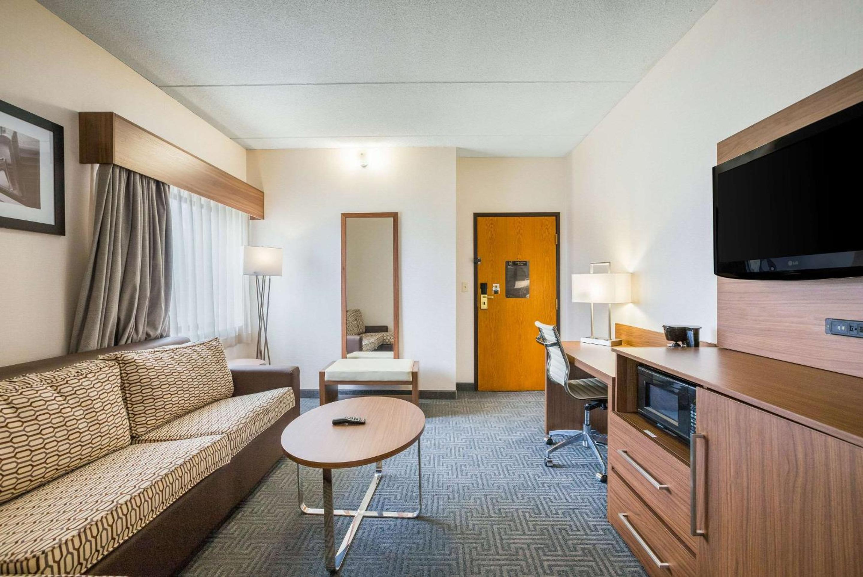 King Suite - Photo 2