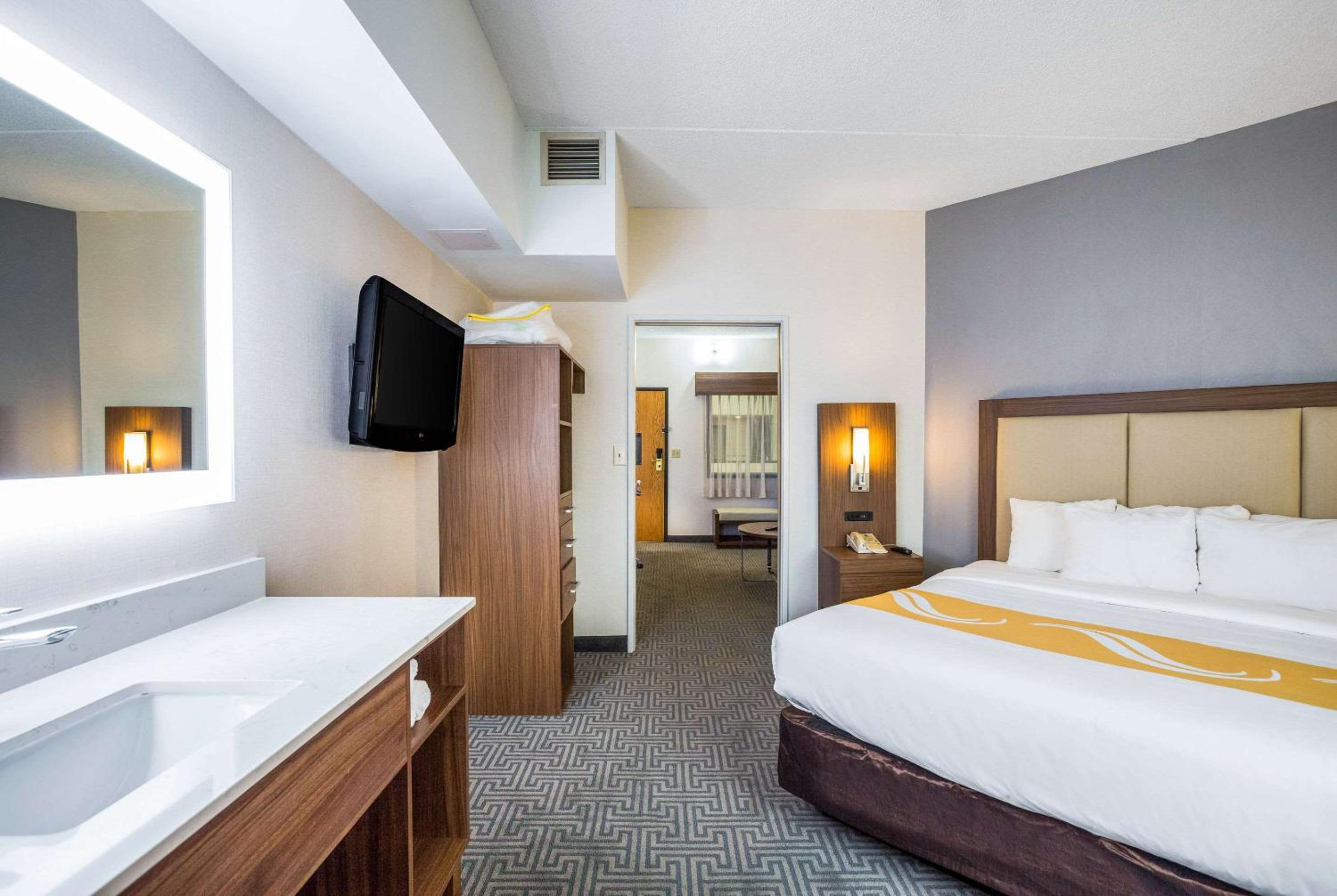 King Suite - Photo 7