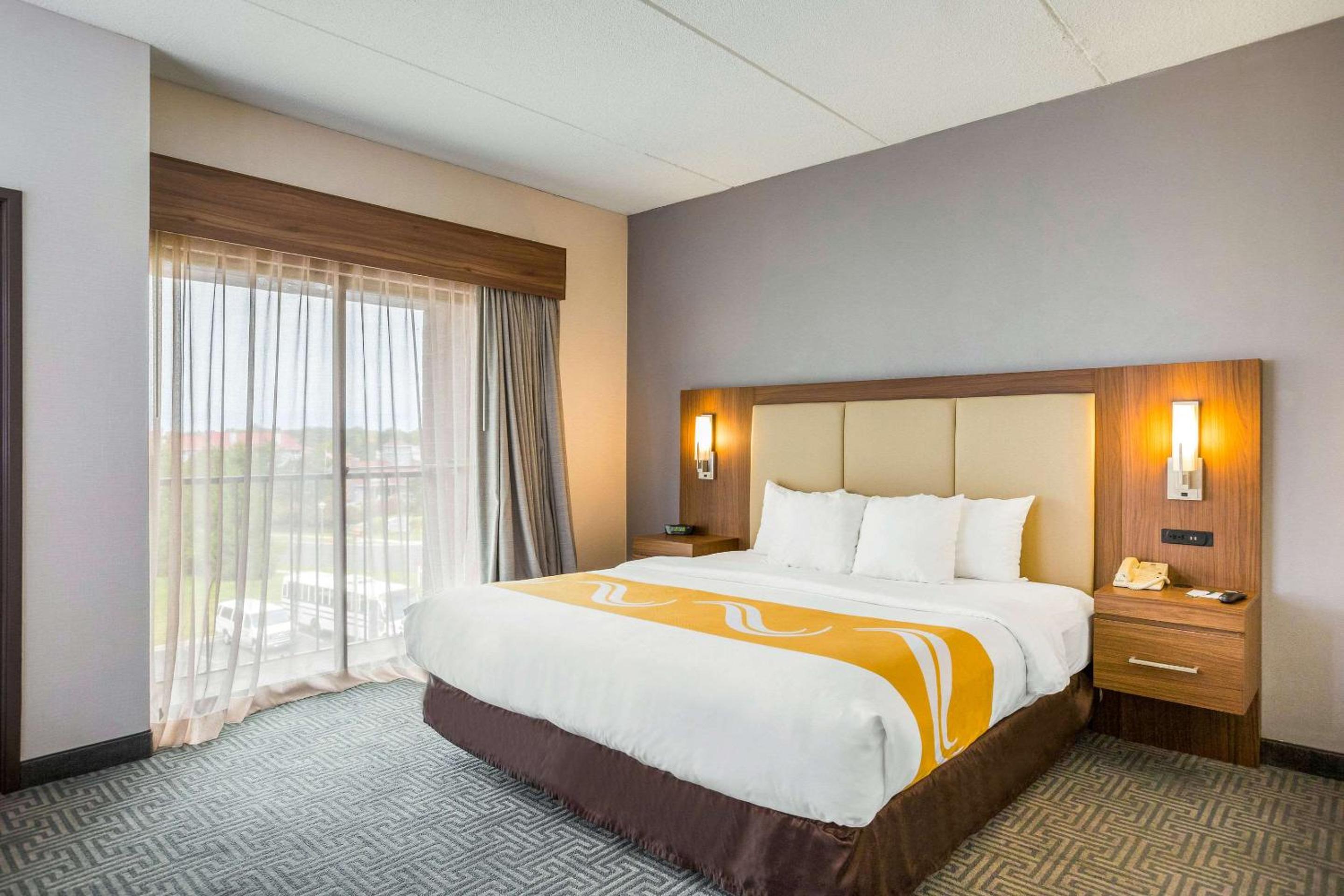 King Suite - Disability Access/Non-Smoking - Photo 2