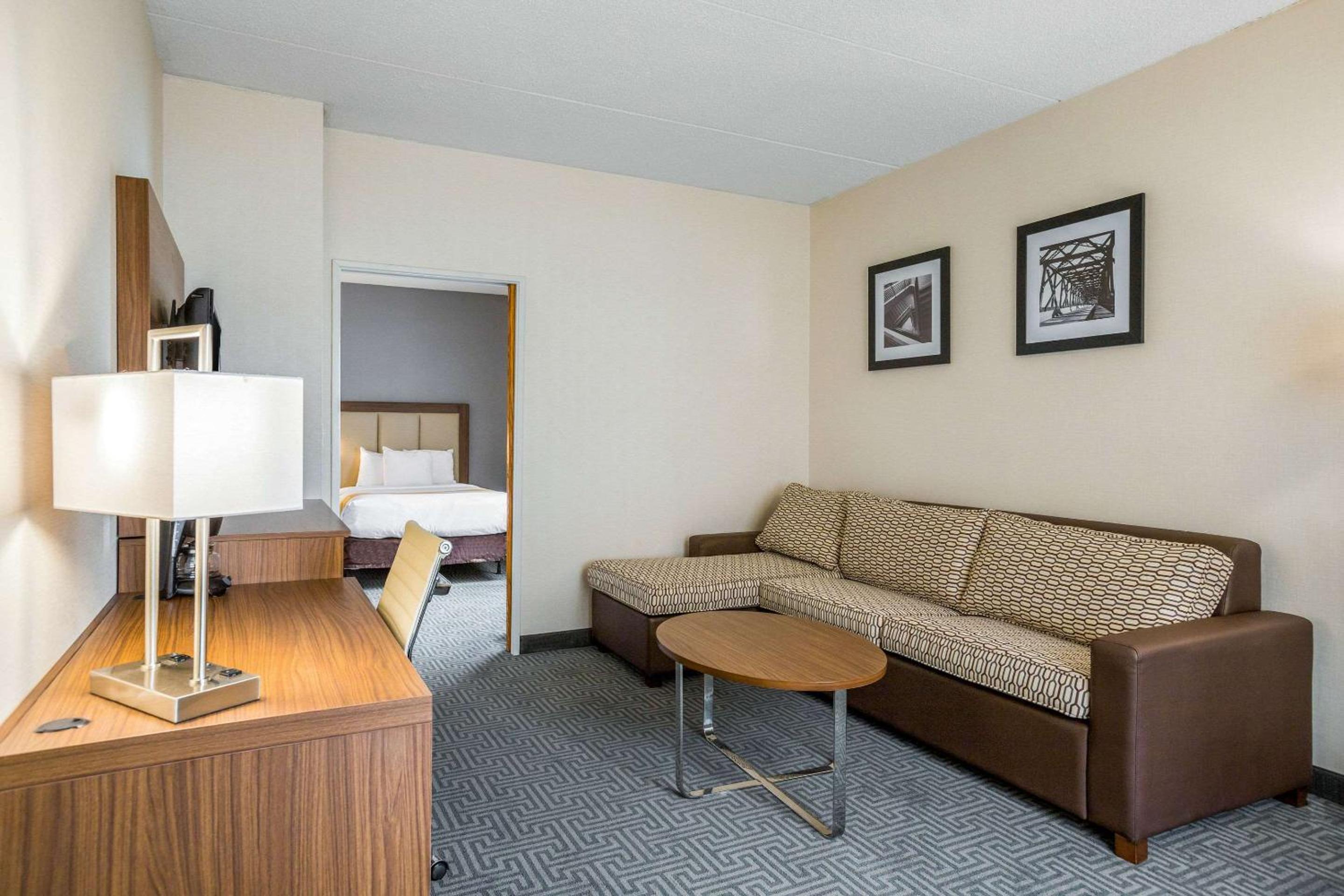 Double Room with Two Double Beds - Accessible/Non-Smoking - Photo 2
