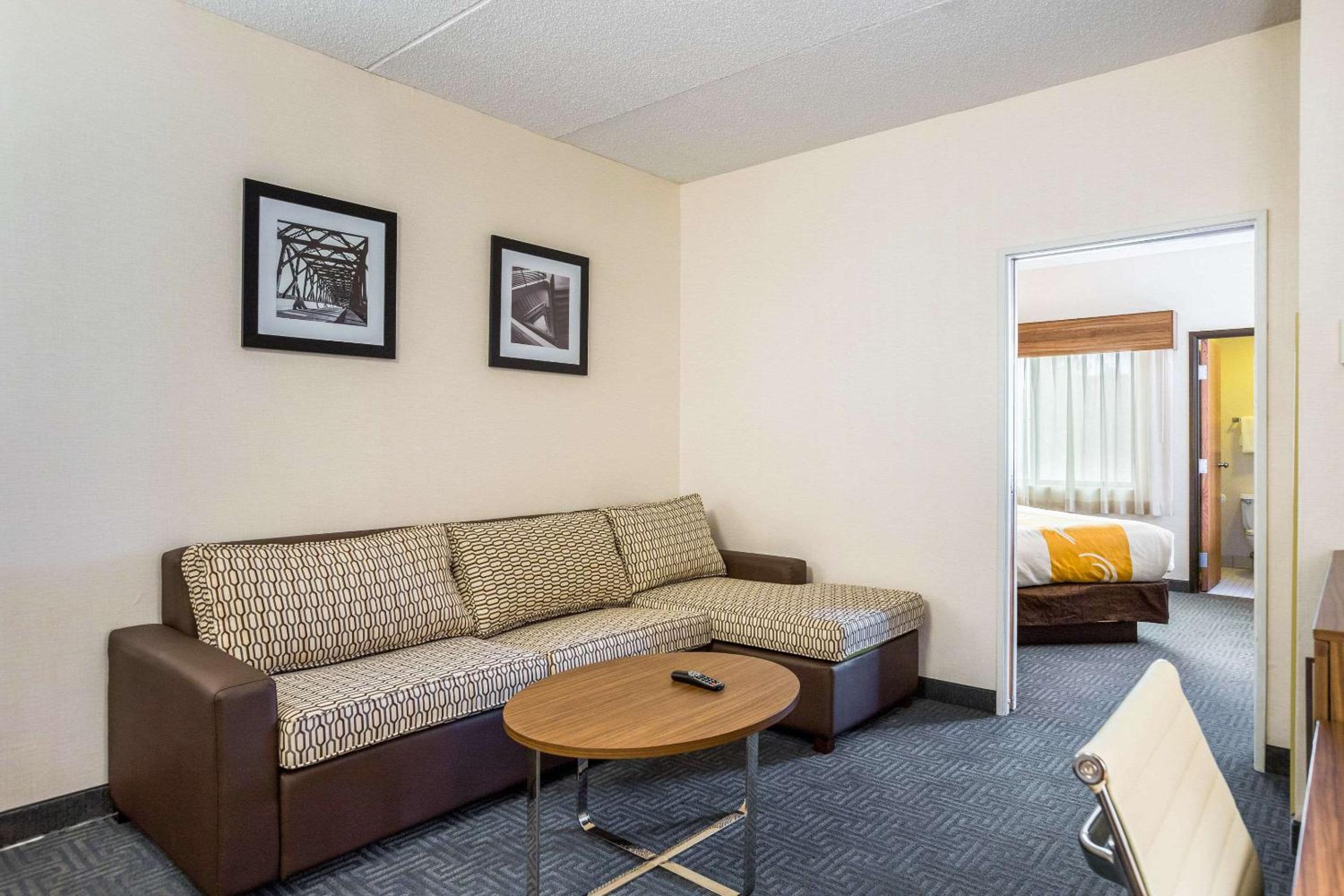 King Suite - Disability Access/Non-Smoking - Photo 1