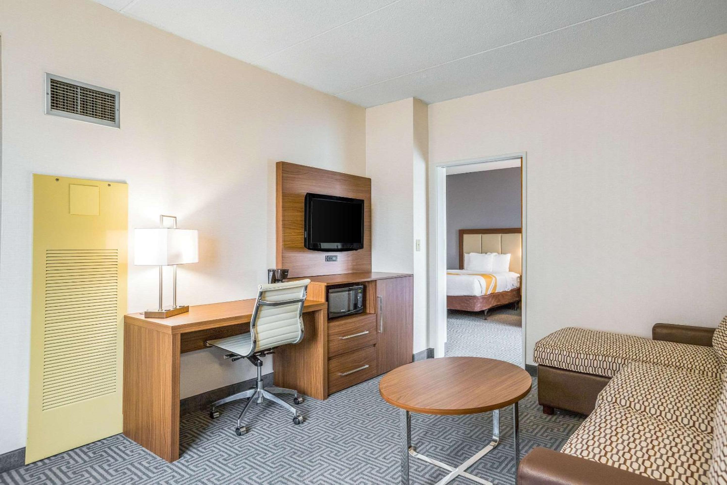 Double Room with Two Double Beds - Accessible/Non-Smoking - Photo 1