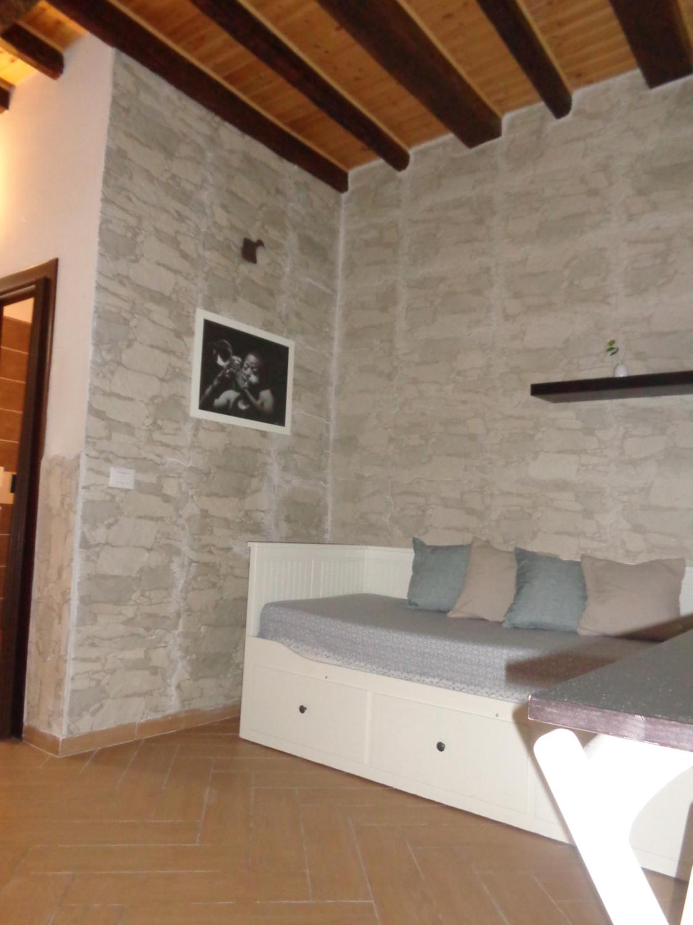Deluxe Studio