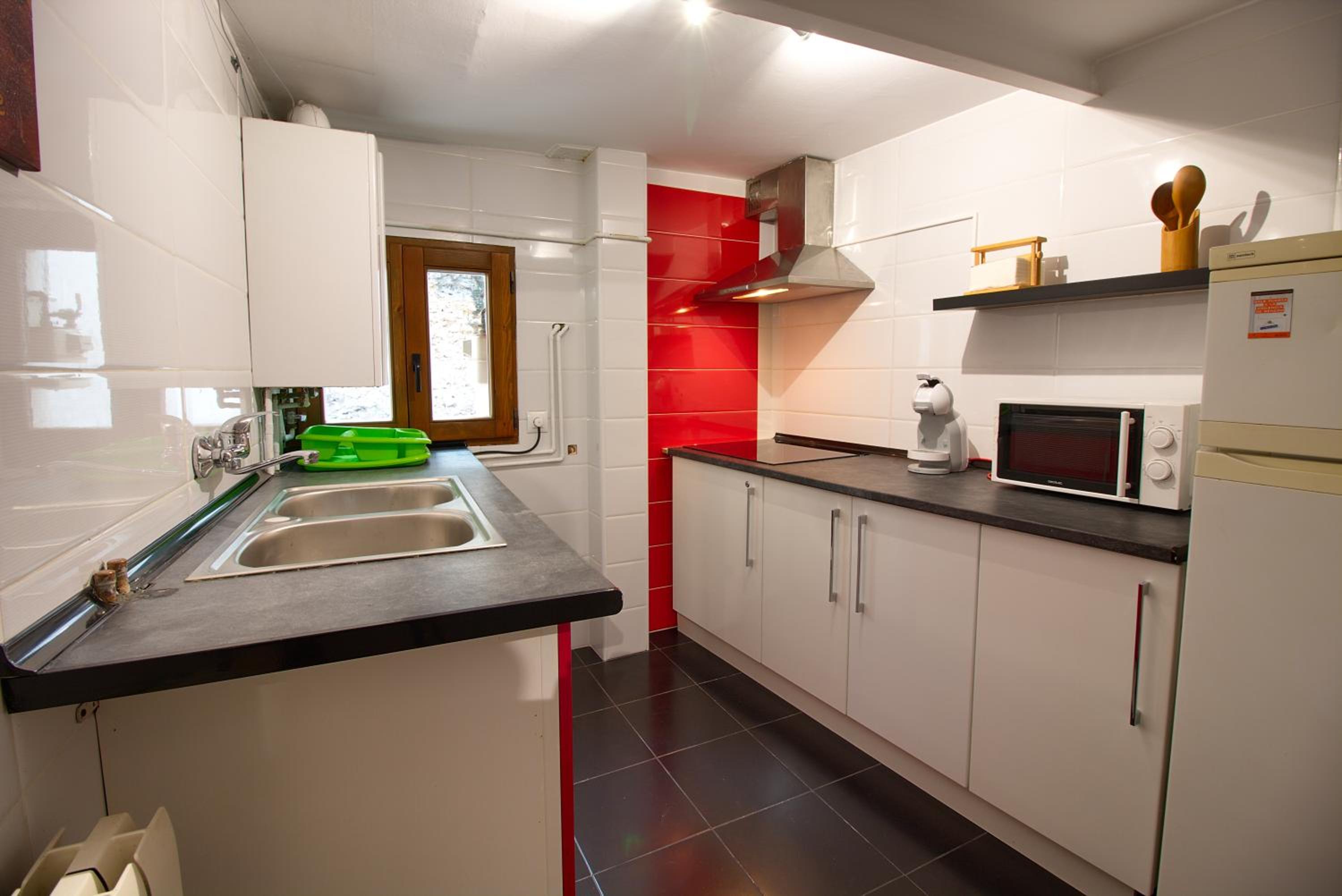 Two-Bedroom Apartment - Photo 2