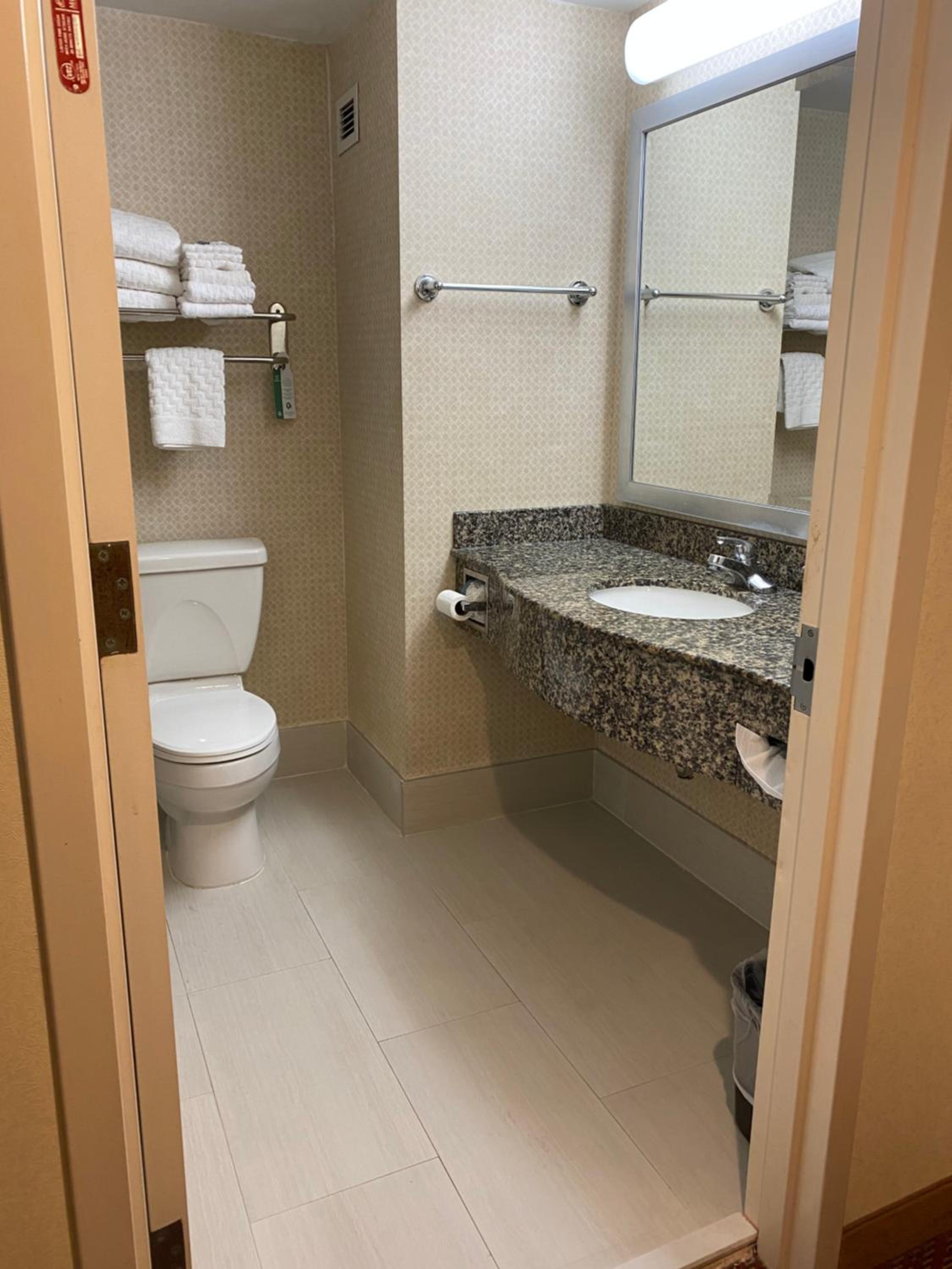 Queen Suite with Two Queen Beds - Photo 6