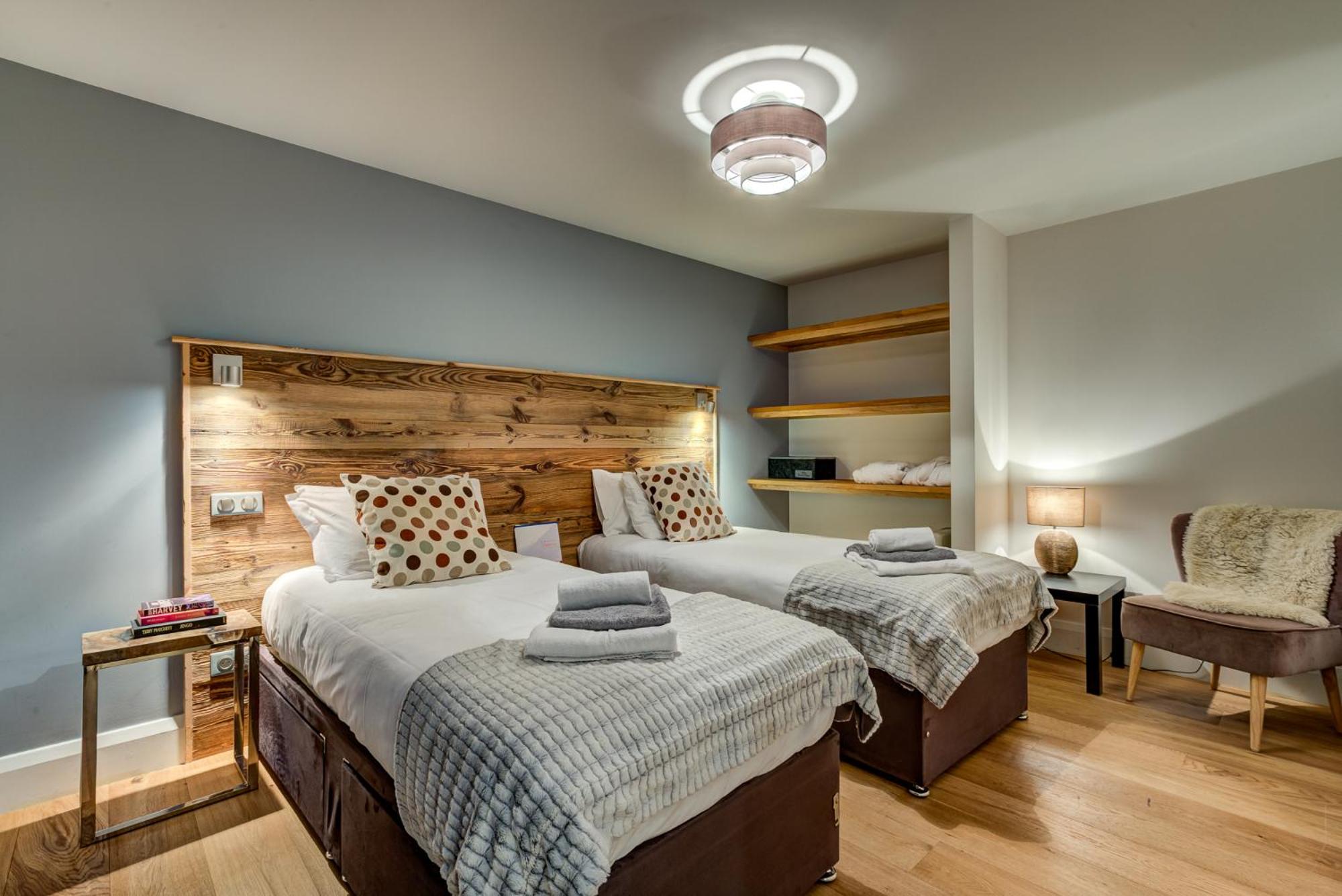 Double or Twin Room with Shared Bathroom photo 2