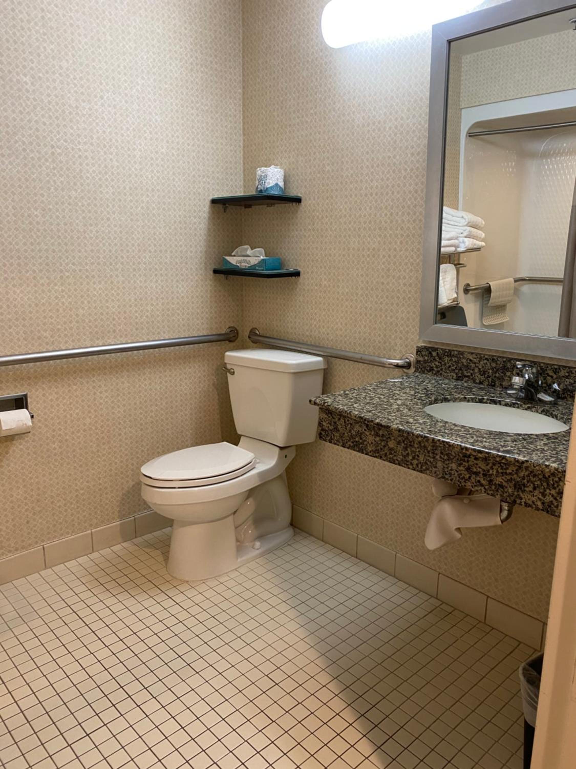 King Suite with Roll-In Shower - Disability Access photo 3