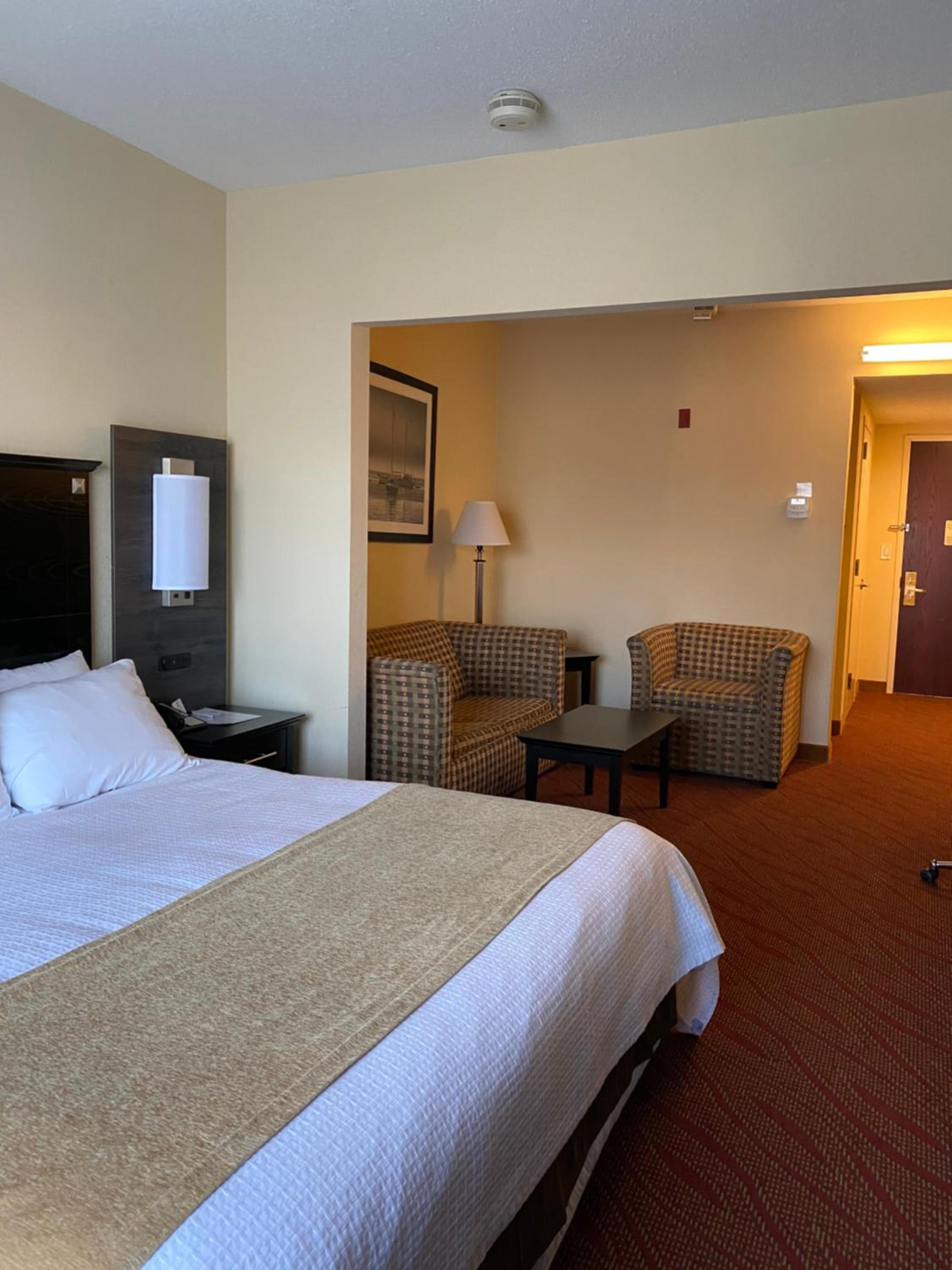 King Suite with Sofa Bed - Disability Access - Photo 2