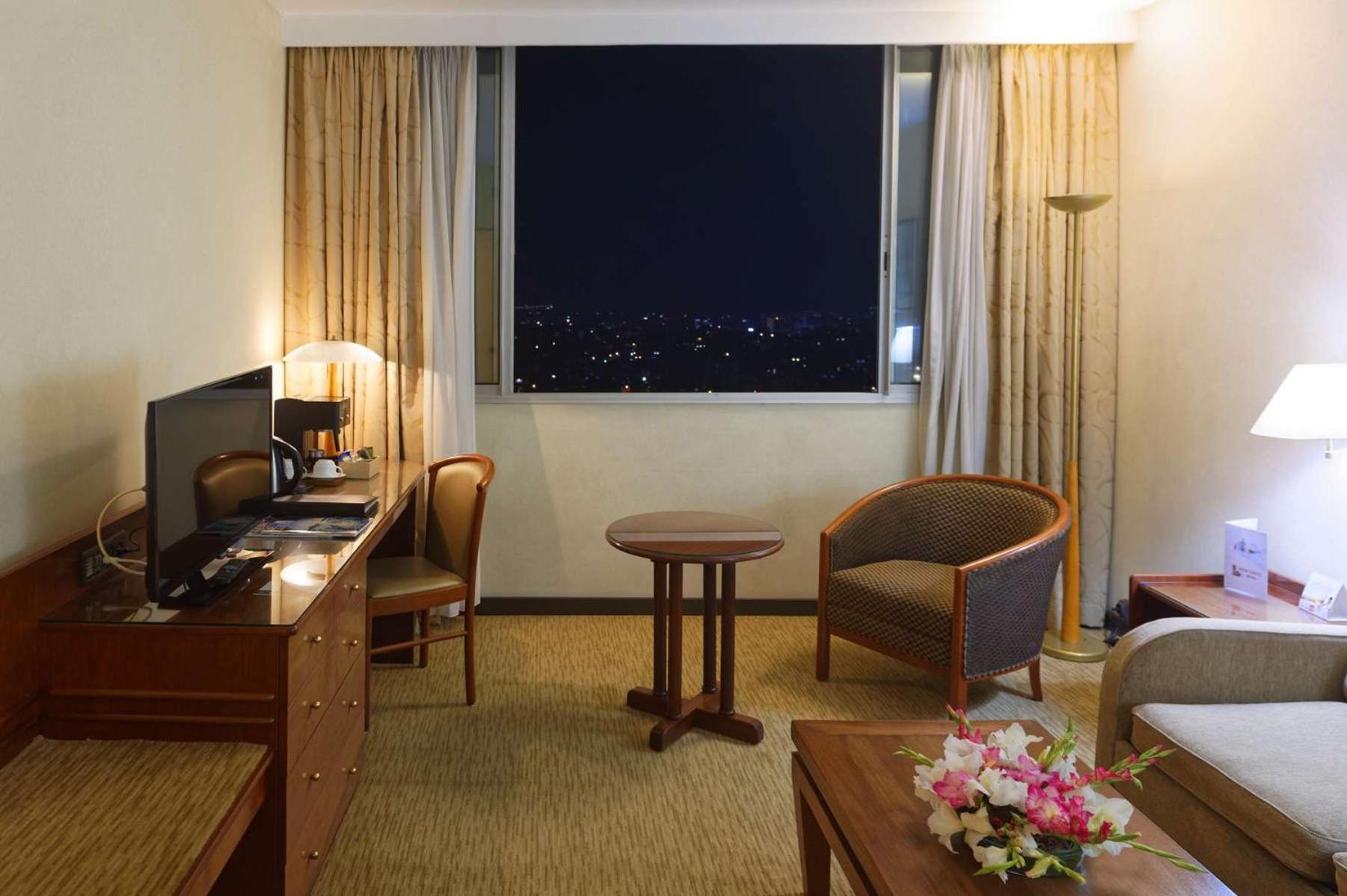 Suite with Lake View
