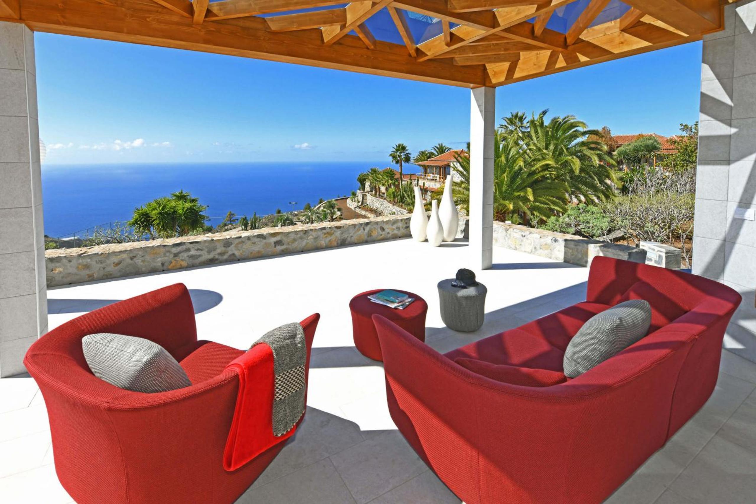 Three-Bedroom Villa photo 2