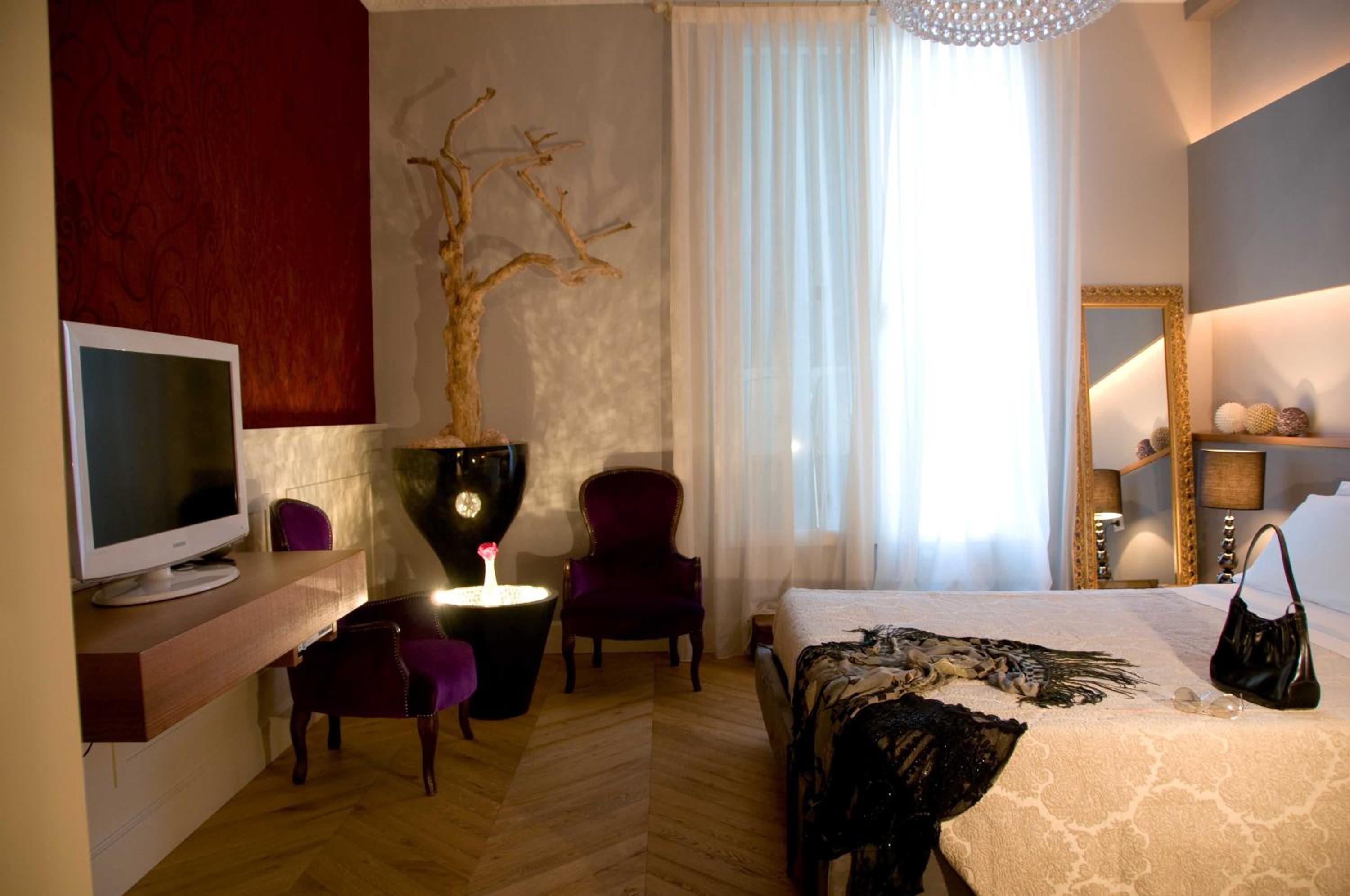 Superior Double Room with Balcony - Photo 7
