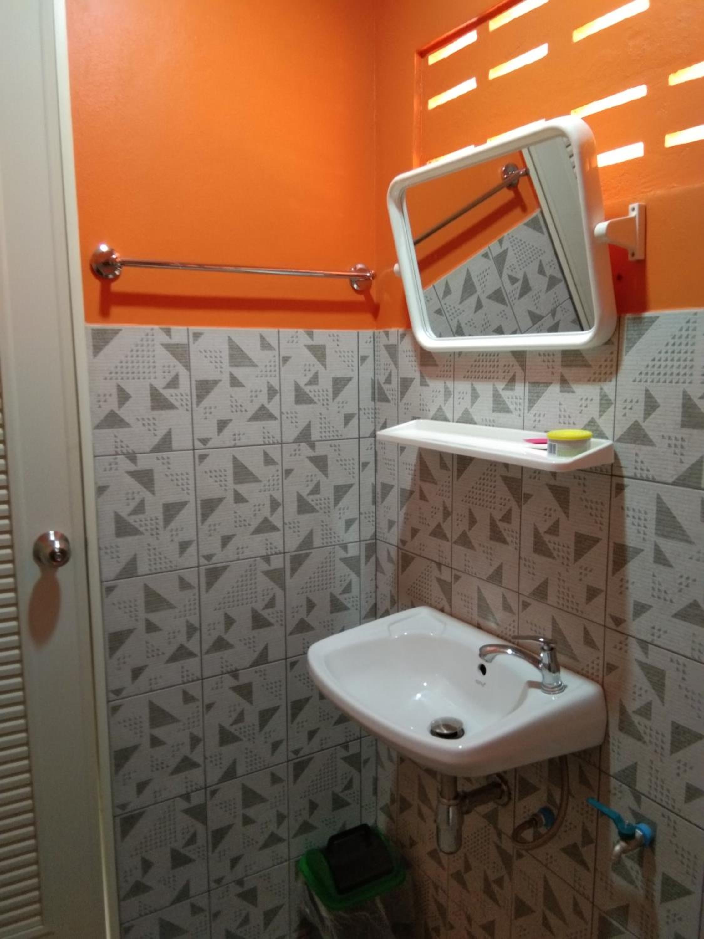 One-Bedroom House - Photo 14