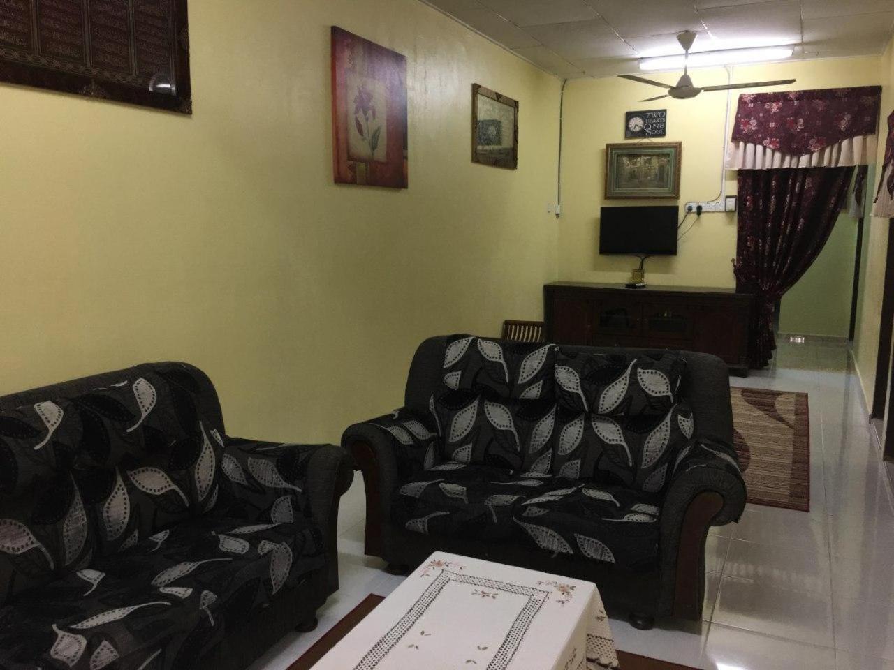 Three-Bedroom House photo 2