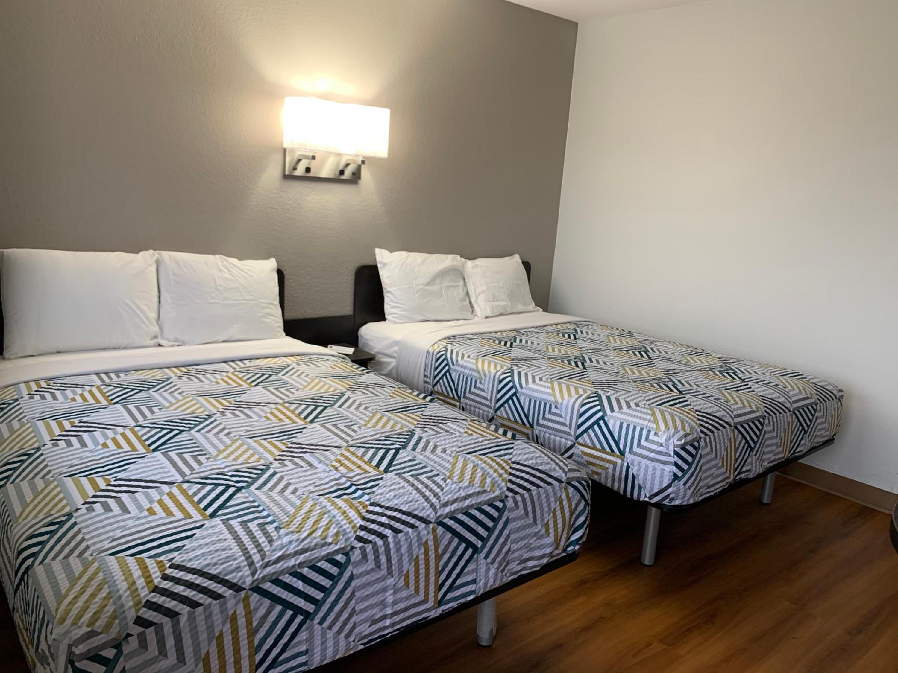 Quadruple Room - Non-Smoking - Photo 8