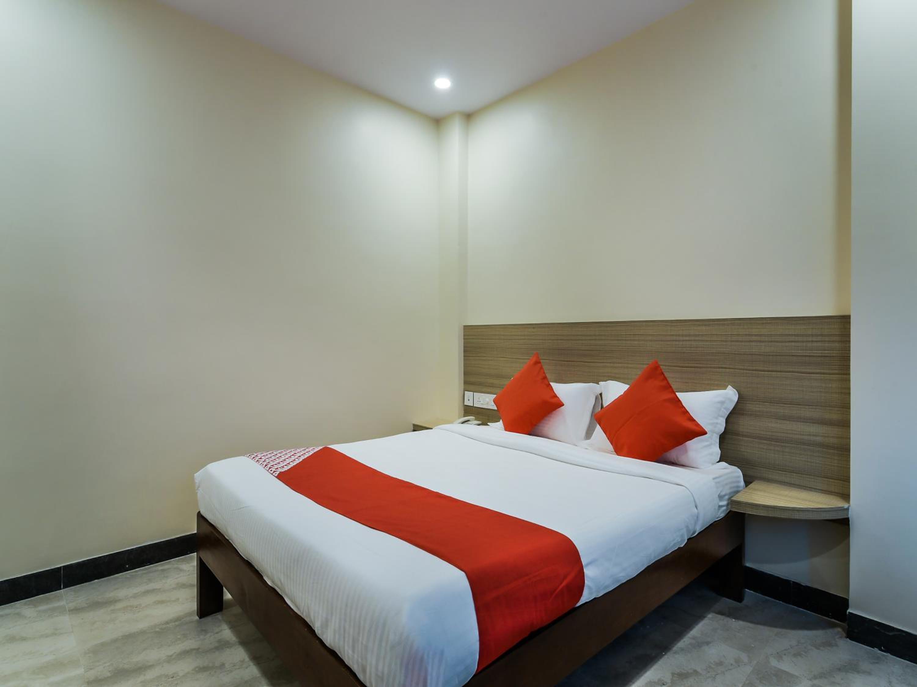 Deluxe Room - Photo 7