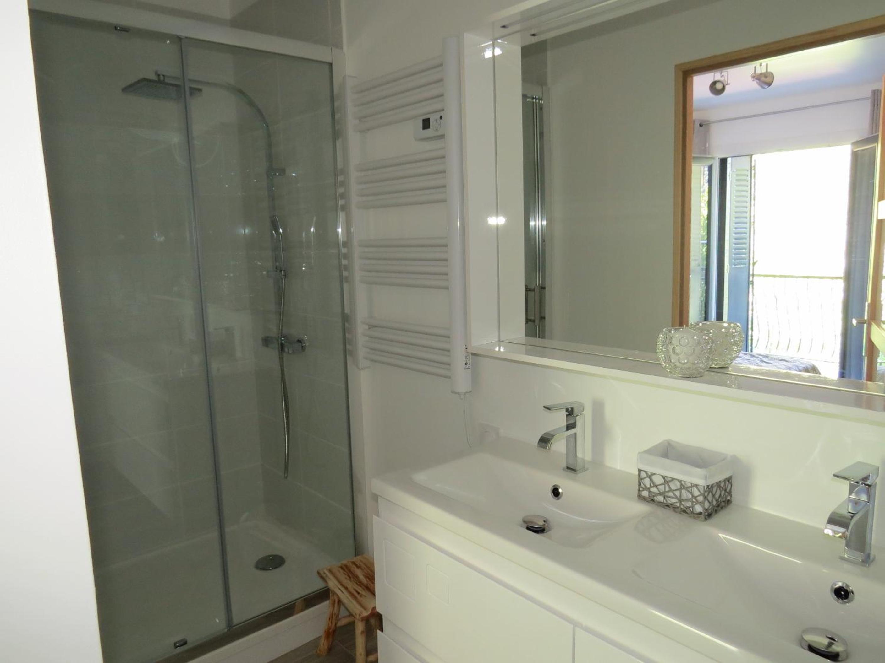 Double Room - Photo 7