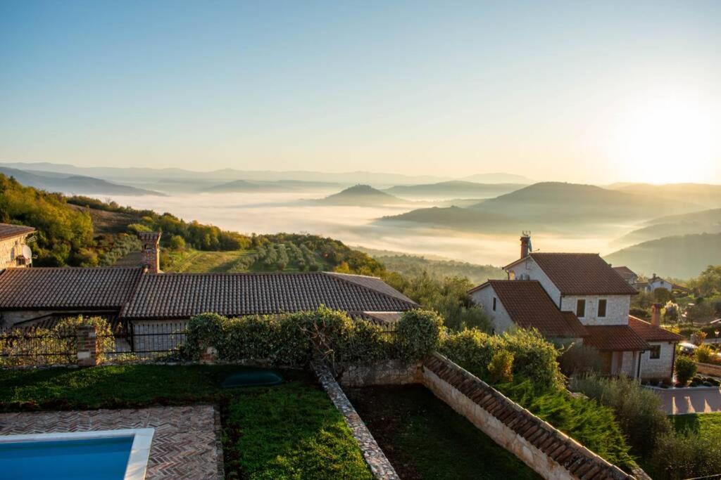 Villa photo 2