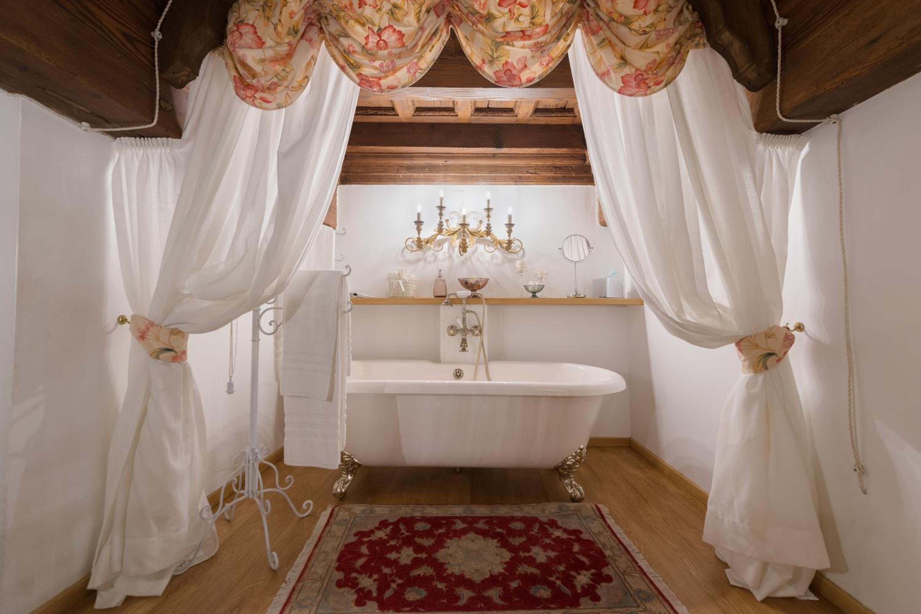 Luxury Suite photo 2