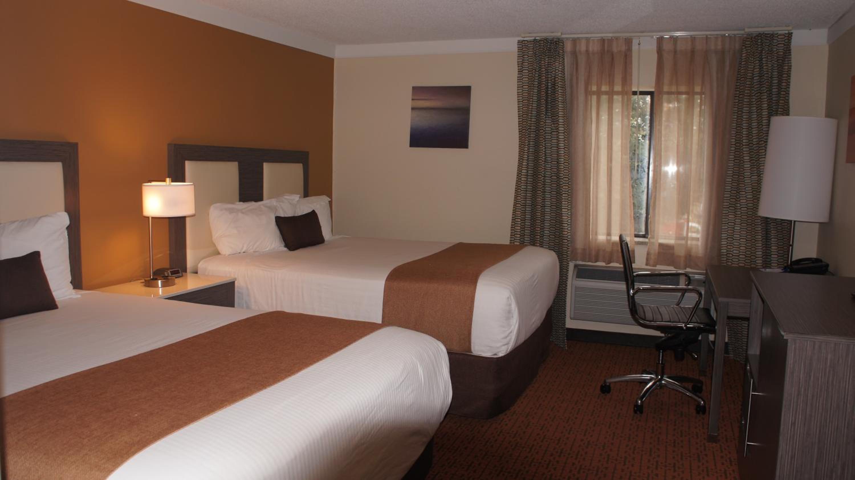 Queen Room with Two Queen Beds - Non-Smoking - Photo 1