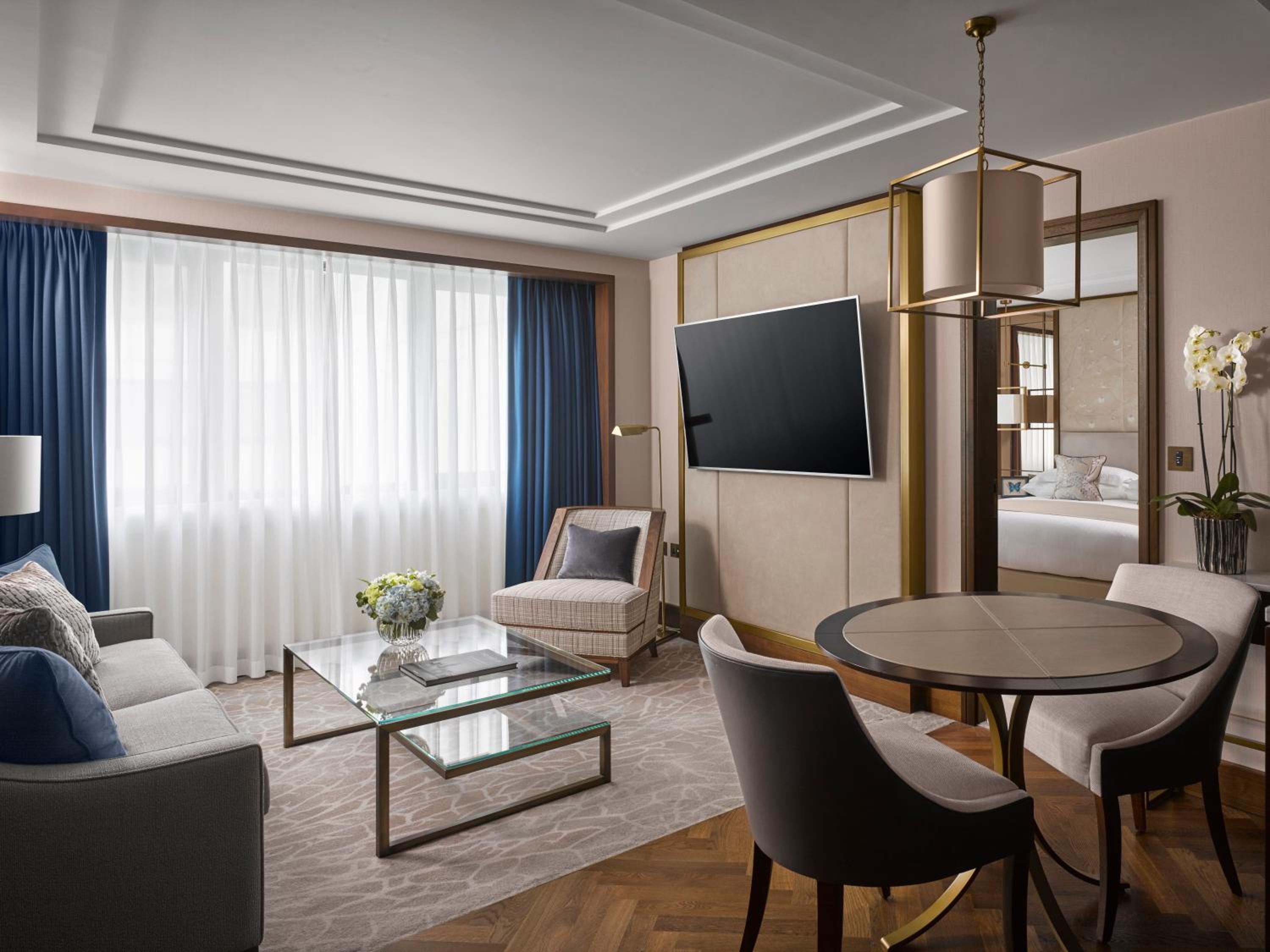 One-Bedroom Suite - Mayfair Floor photo 1