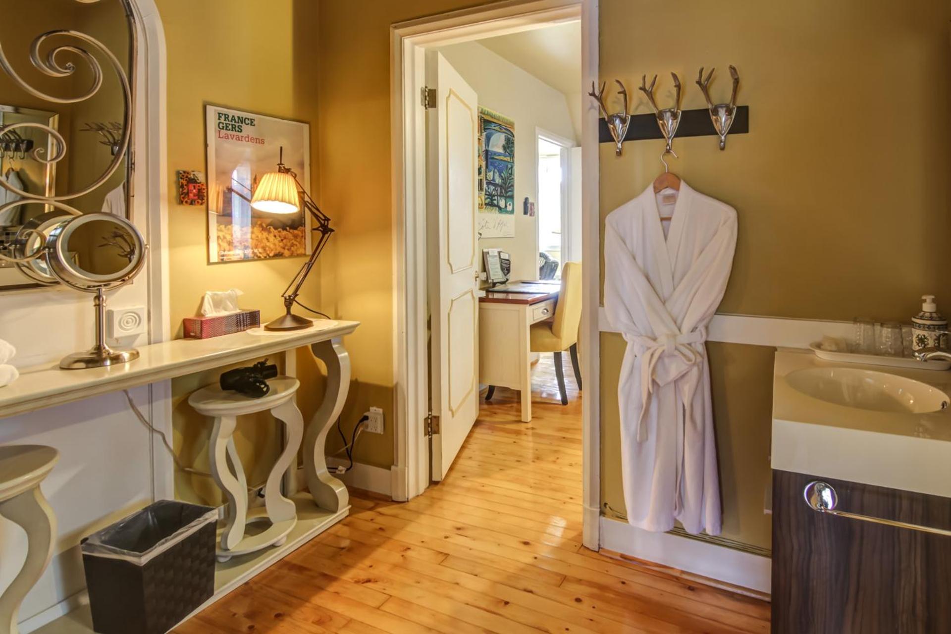 One-Bedroom Suite photo 2
